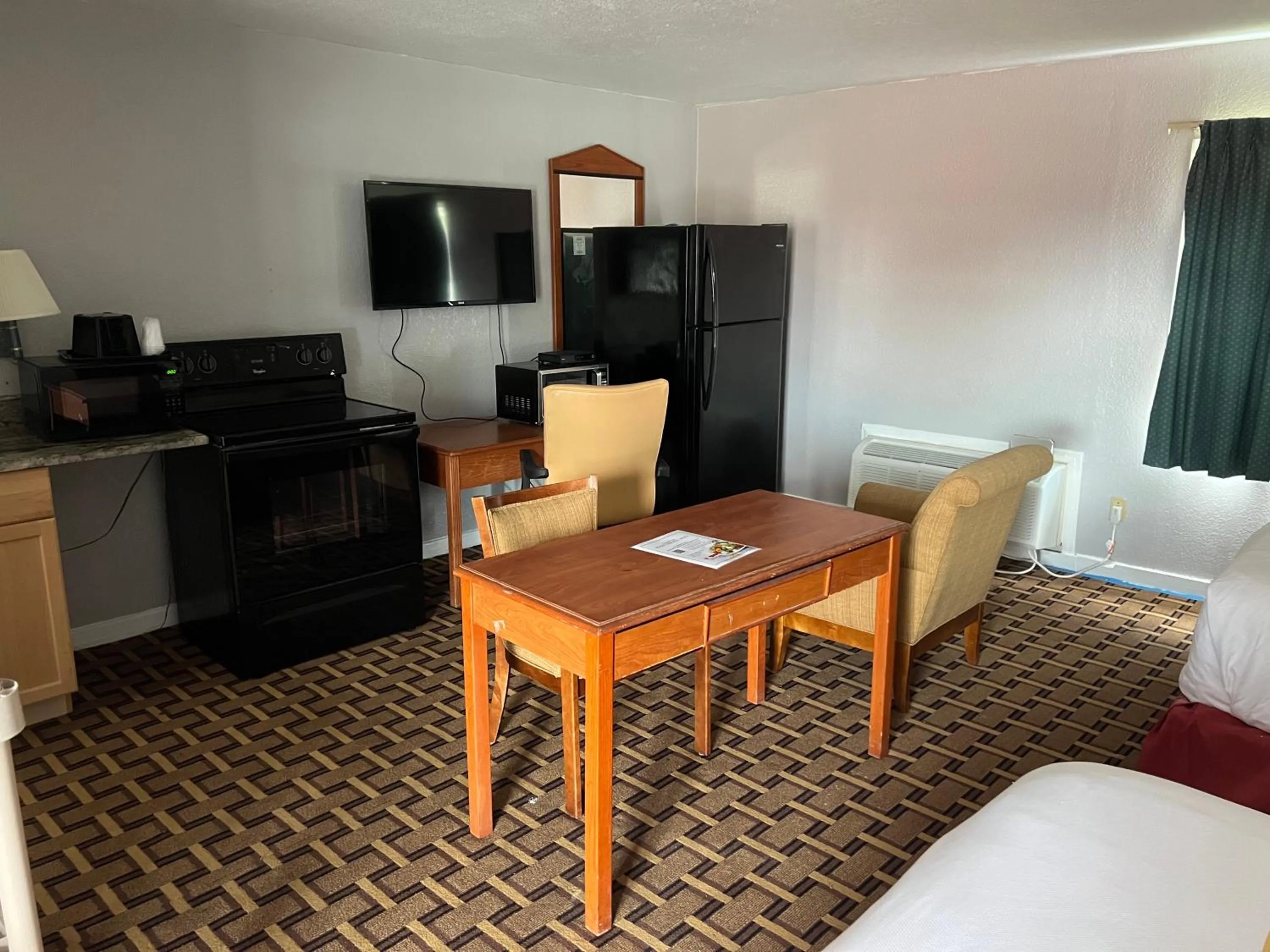 TV and multimedia, Bed in Budget Inn