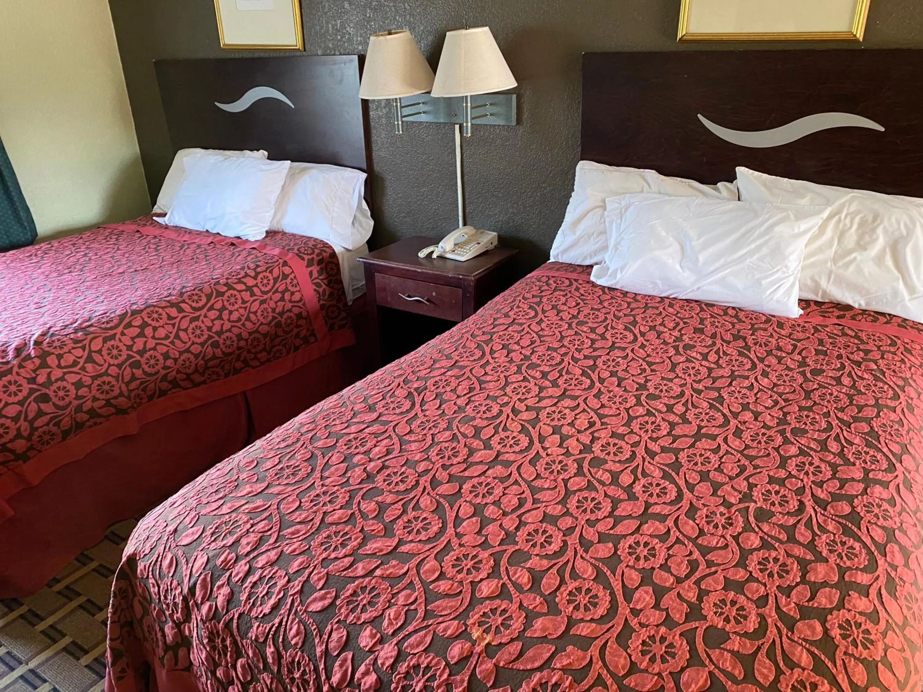 Bed in Budget Inn