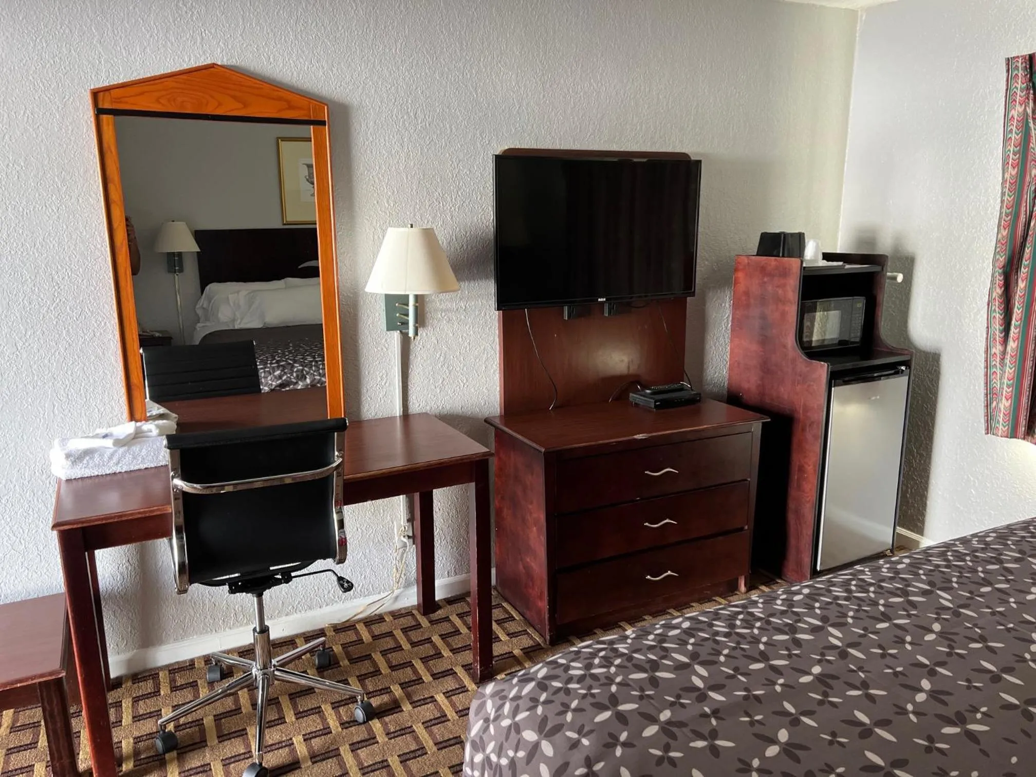 TV and multimedia in Budget Inn