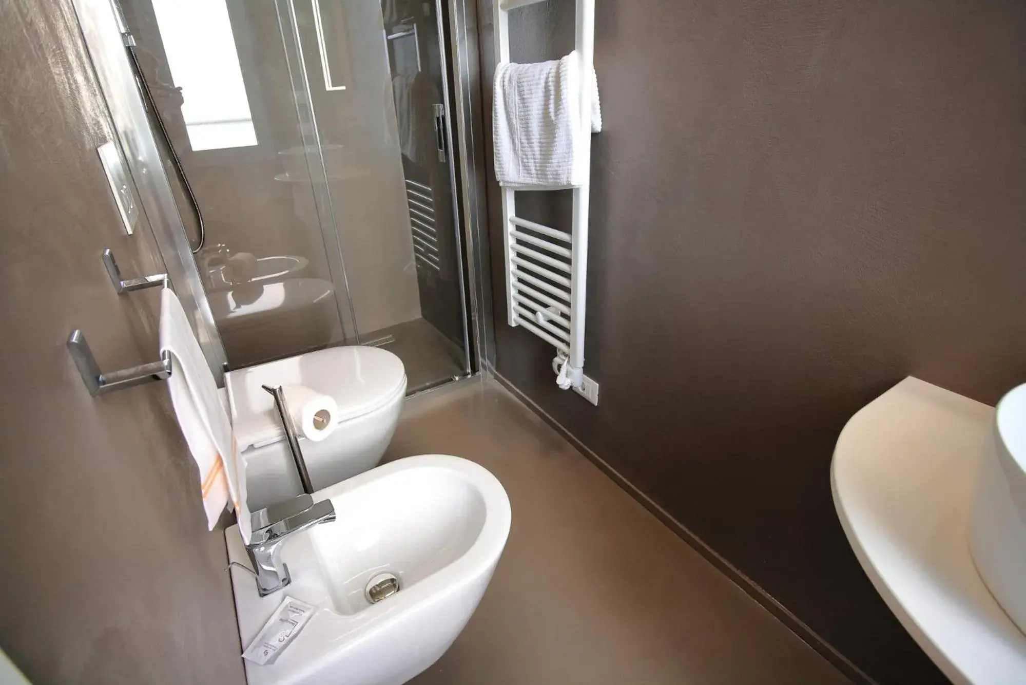 Bathroom in Hotel Vittoria Bathroom in Hotel Vittoria