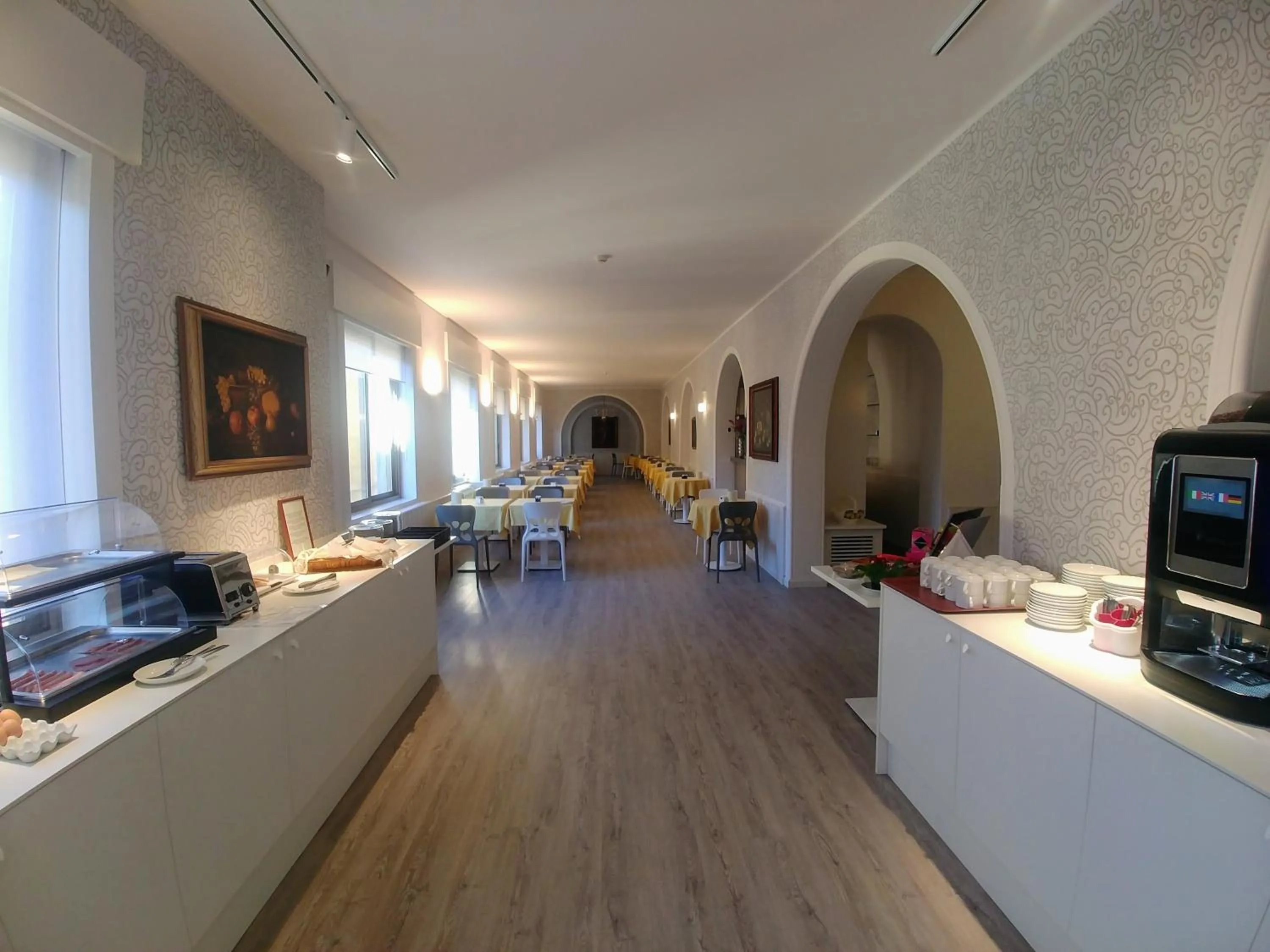 Buffet breakfast in Hotel Vittoria