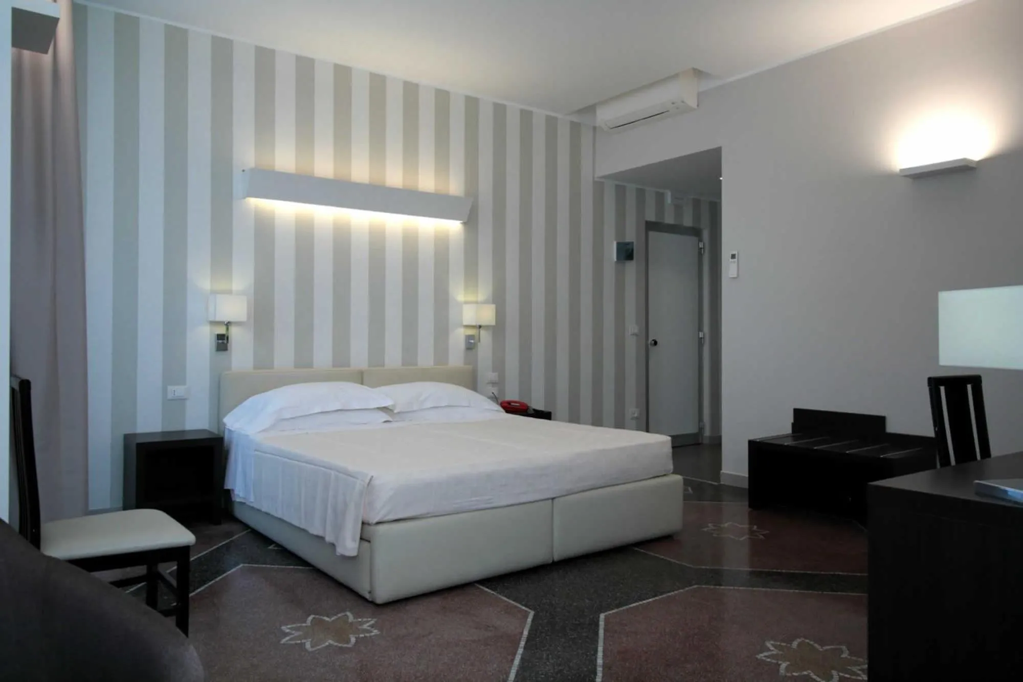 Bed in Hotel Vittoria