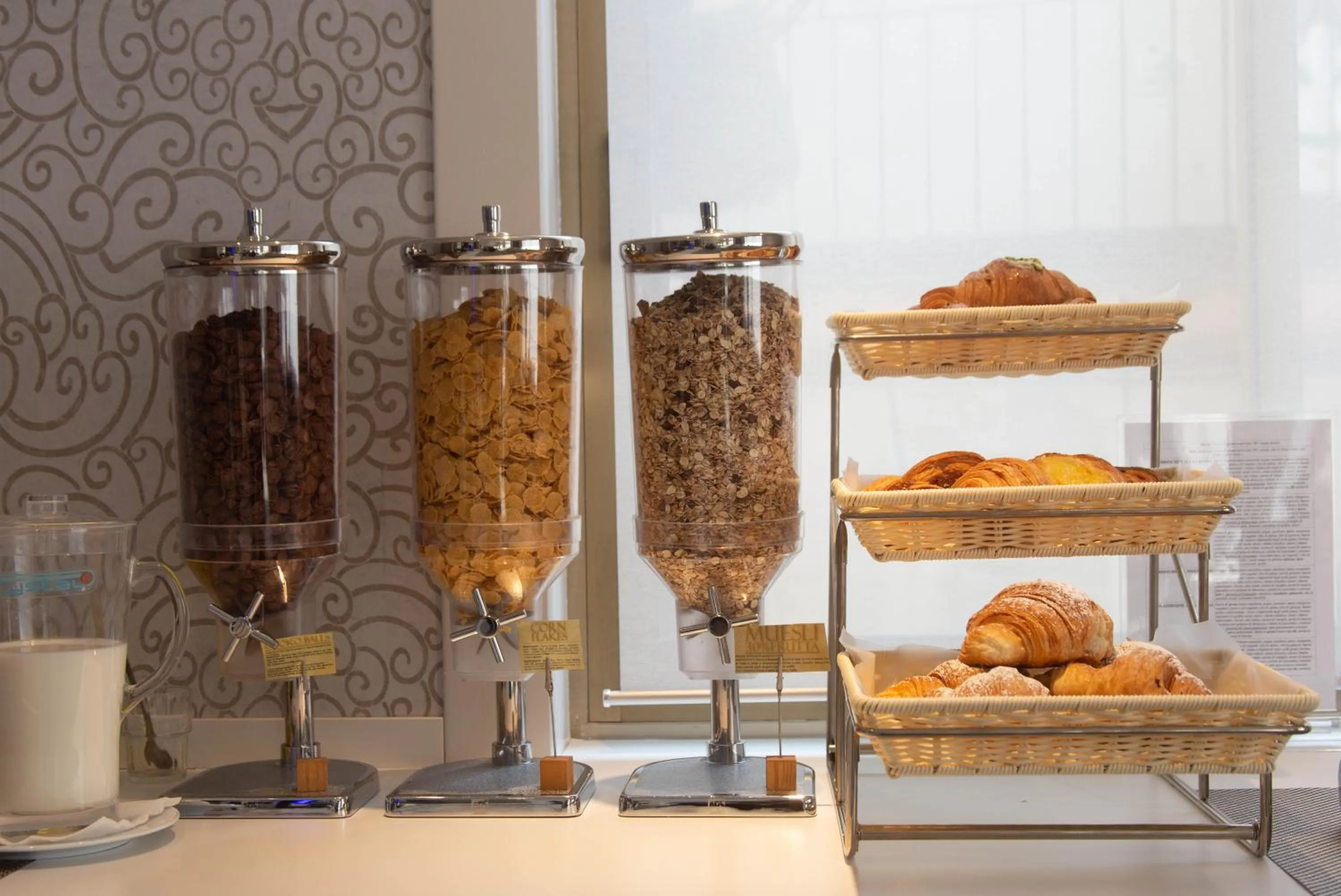 Buffet breakfast in Hotel Vittoria