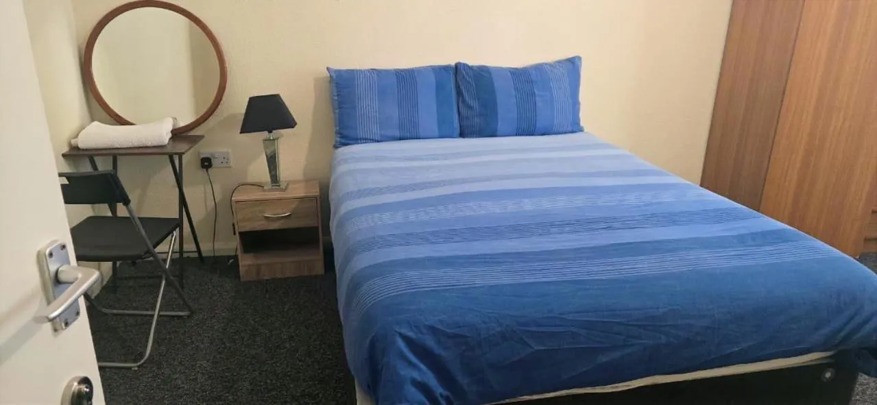 Bed in Nice Residential Within Easy Reach Of Town