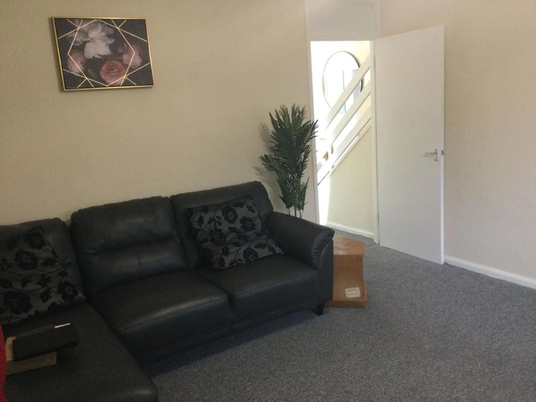 Communal lounge/ TV room in Nice Residential Within Easy Reach Of Town