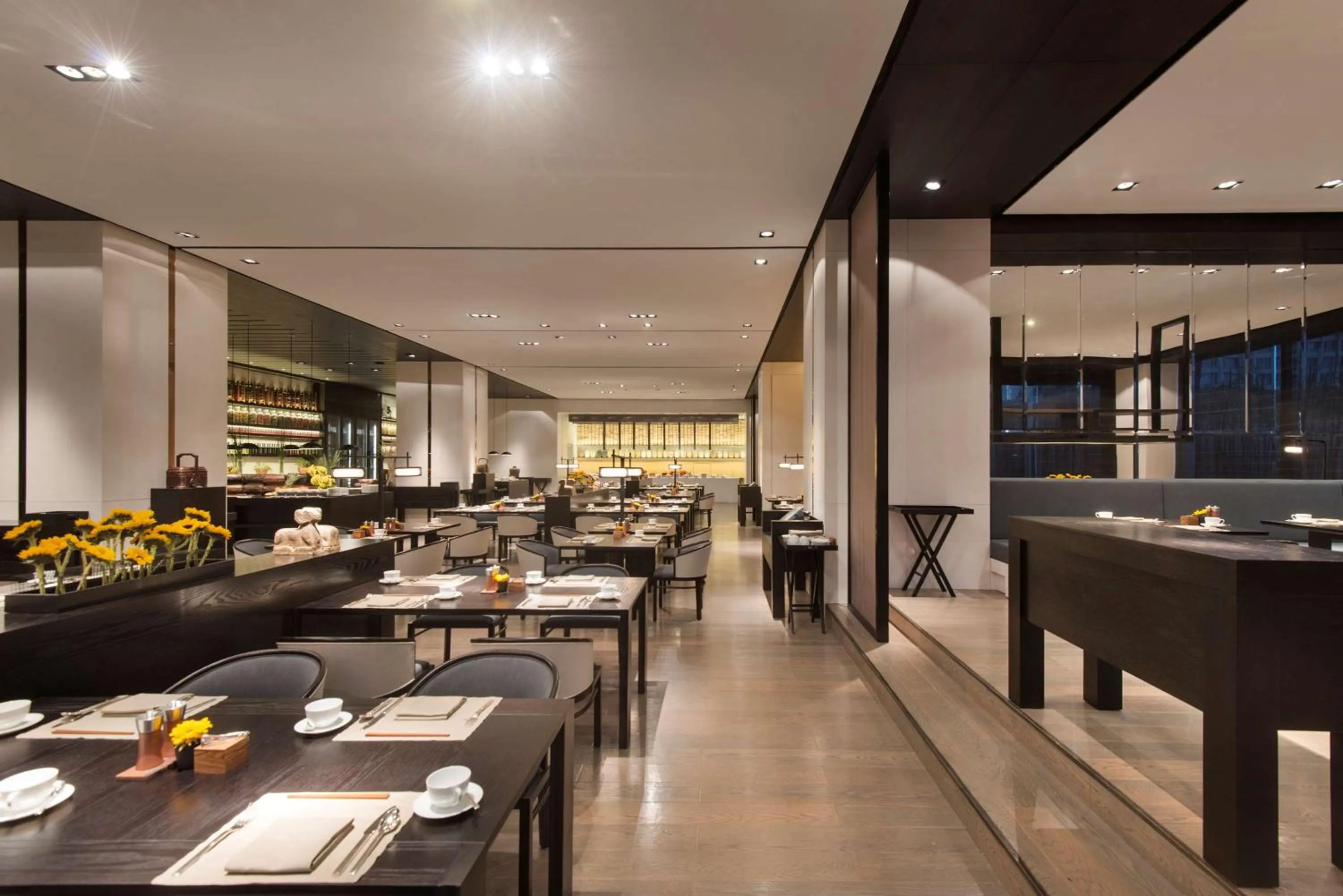 Restaurant/places to eat in Hyatt Regency Wuhan Optics Valley