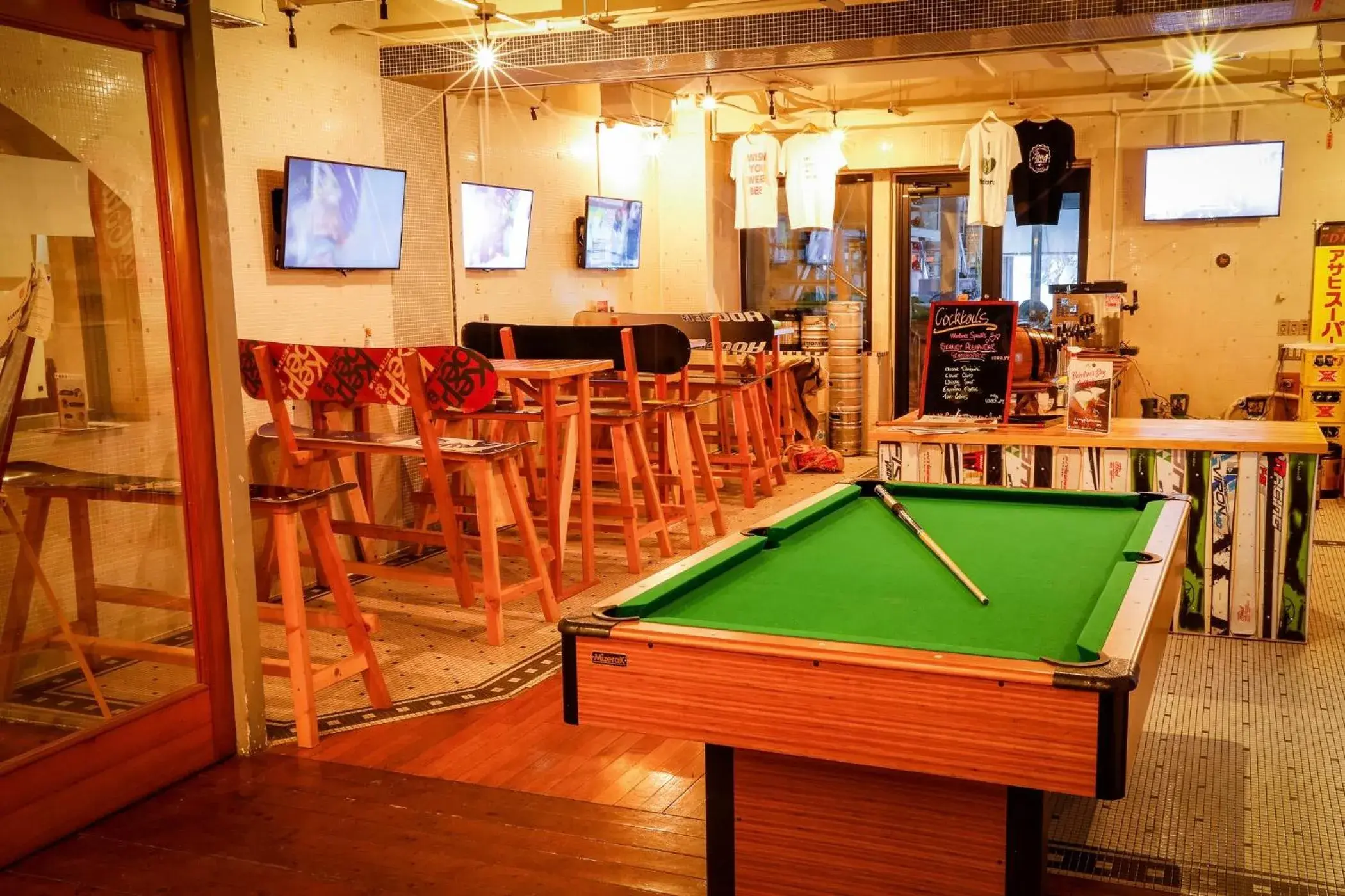 Game Room, Billiards in Active Life Madarao