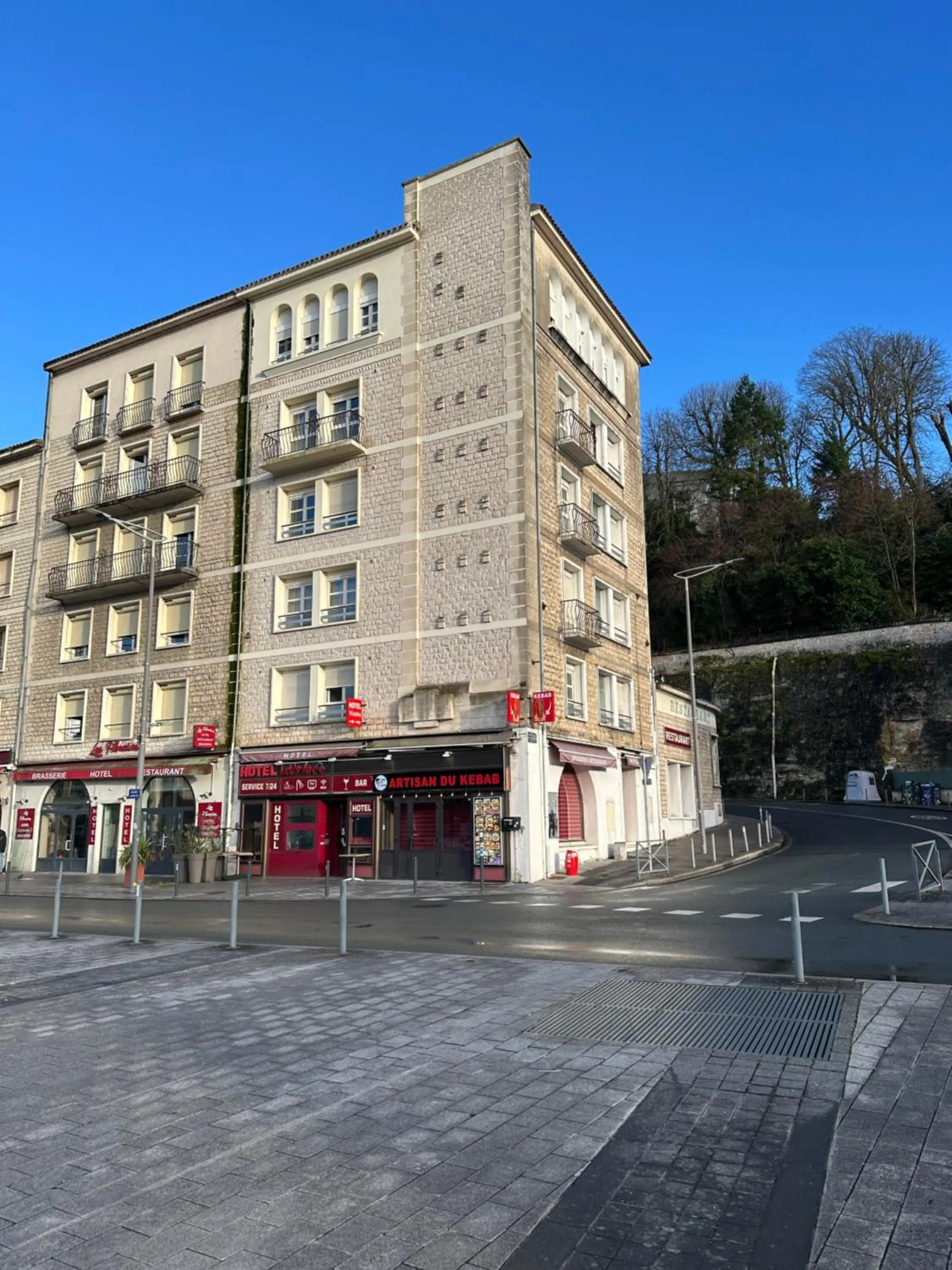 Property building in Hôtel Le Prince, Poitiers Gare