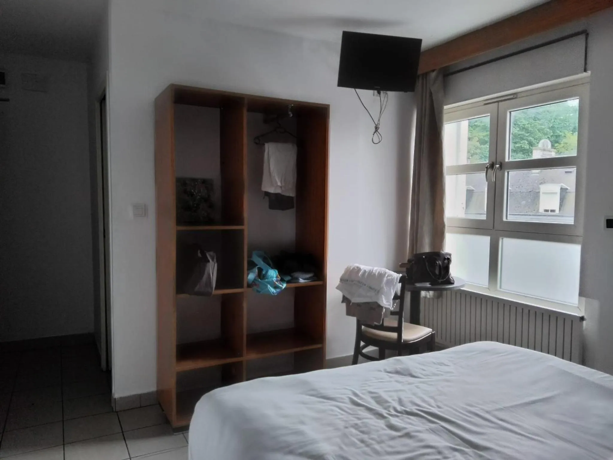 TV and multimedia in Hôtel Victoire, Poitiers Gare