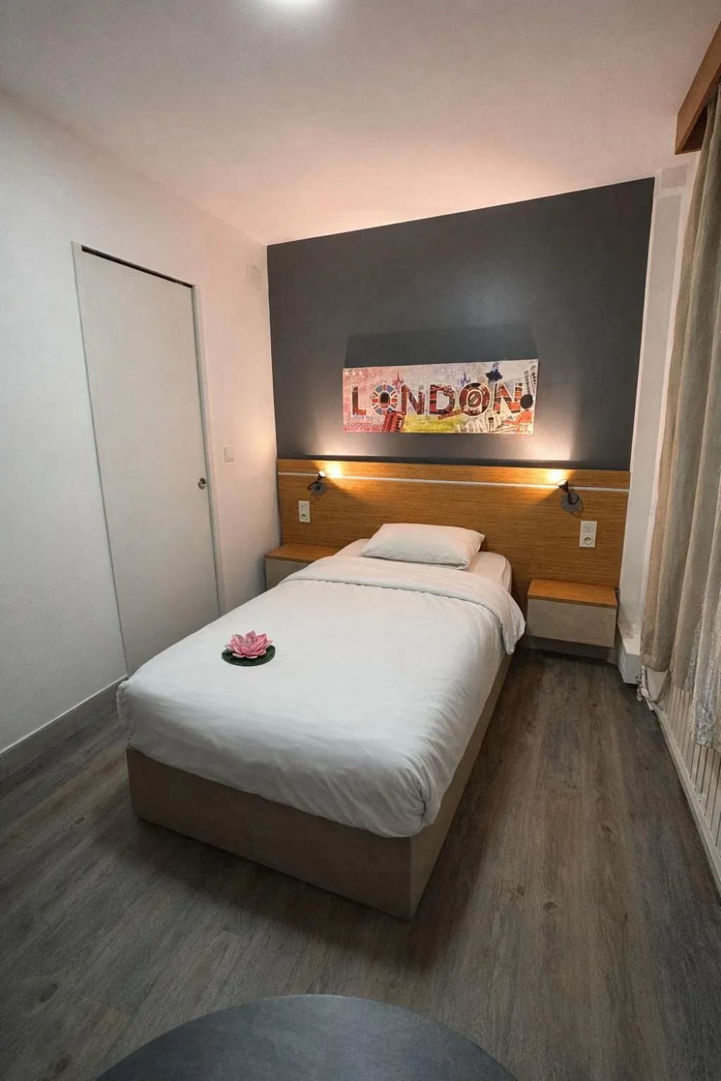 Bed in Hôtel Le Prince, Poitiers Gare