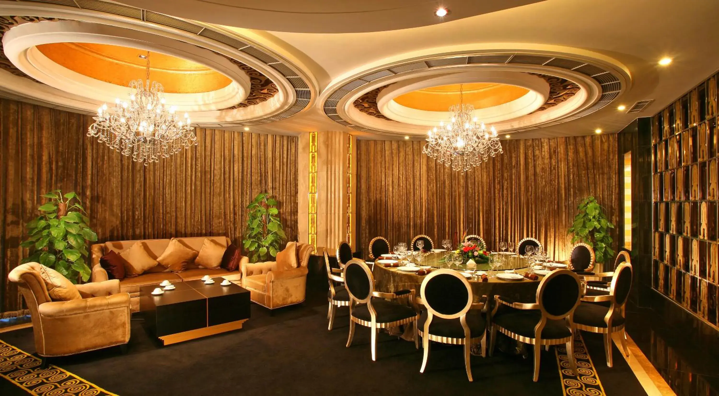 Restaurant/places to eat in Rainbird Hotel Restaurant/places to eat in Rainbird Hotel