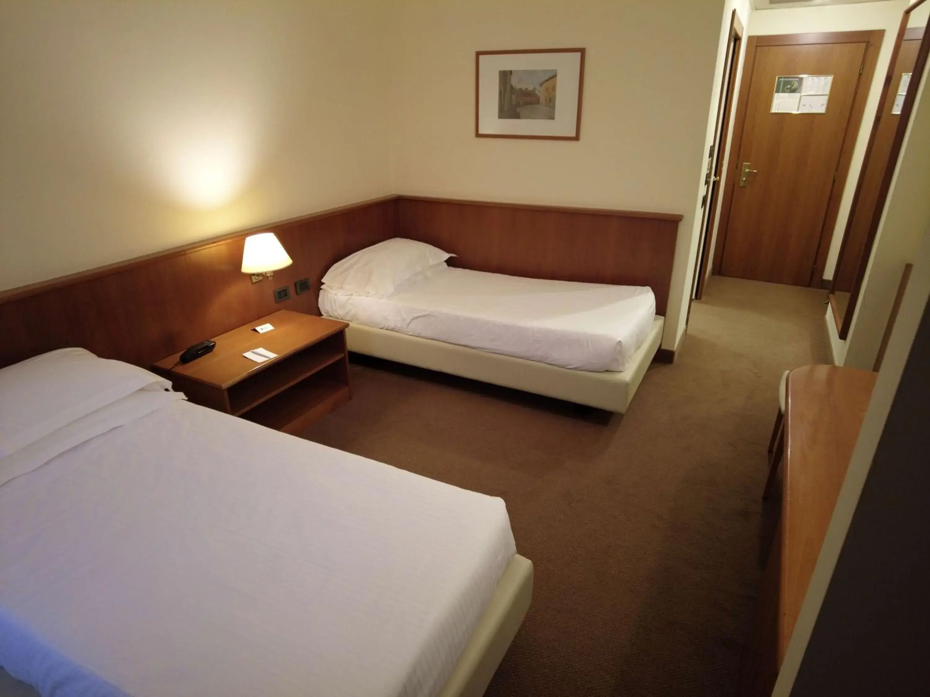 Shower, Bed in Best Western Park Hotel Shower, Bed in Best Western Park Hotel