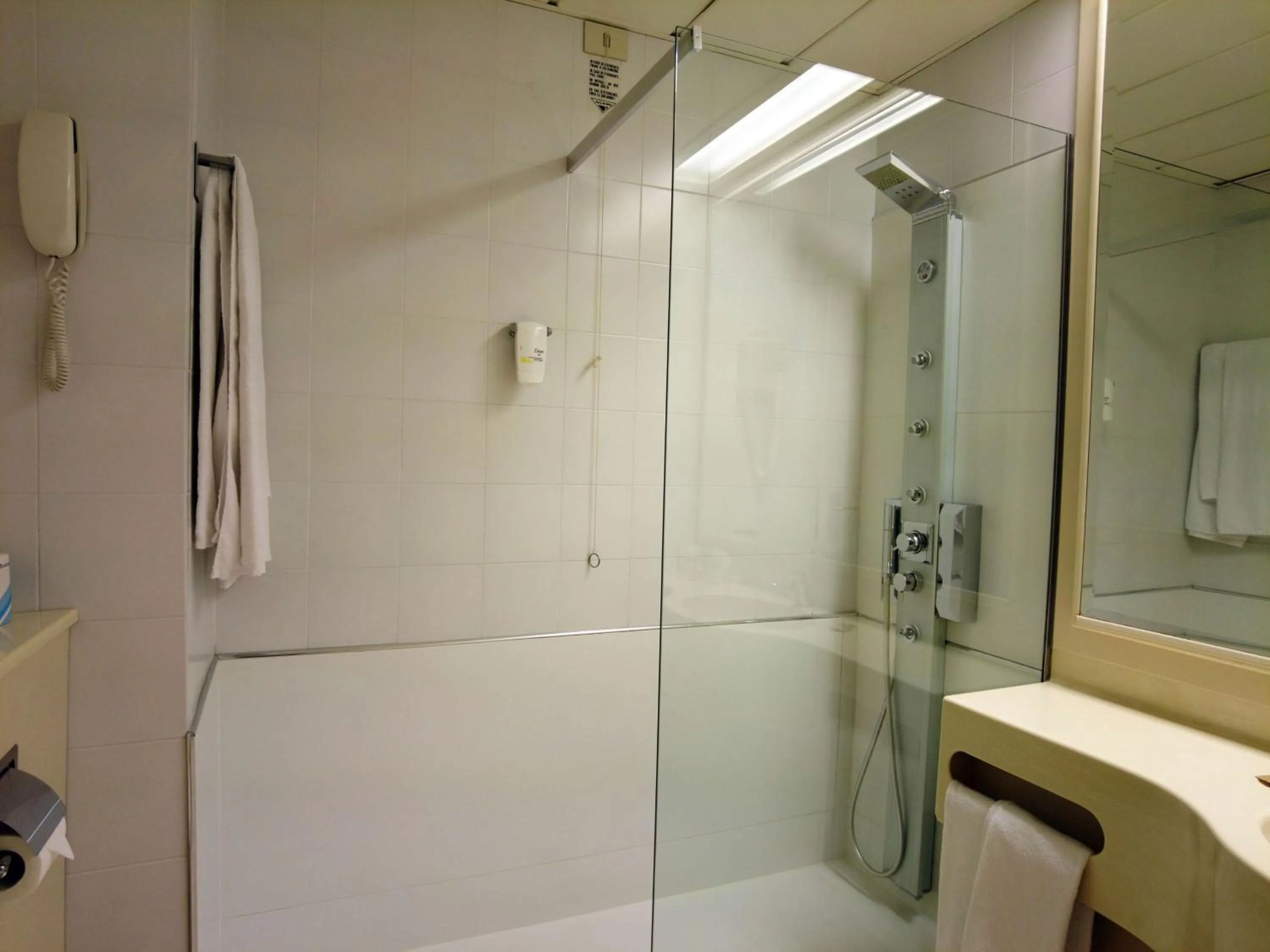 Bathroom in Best Western Park Hotel