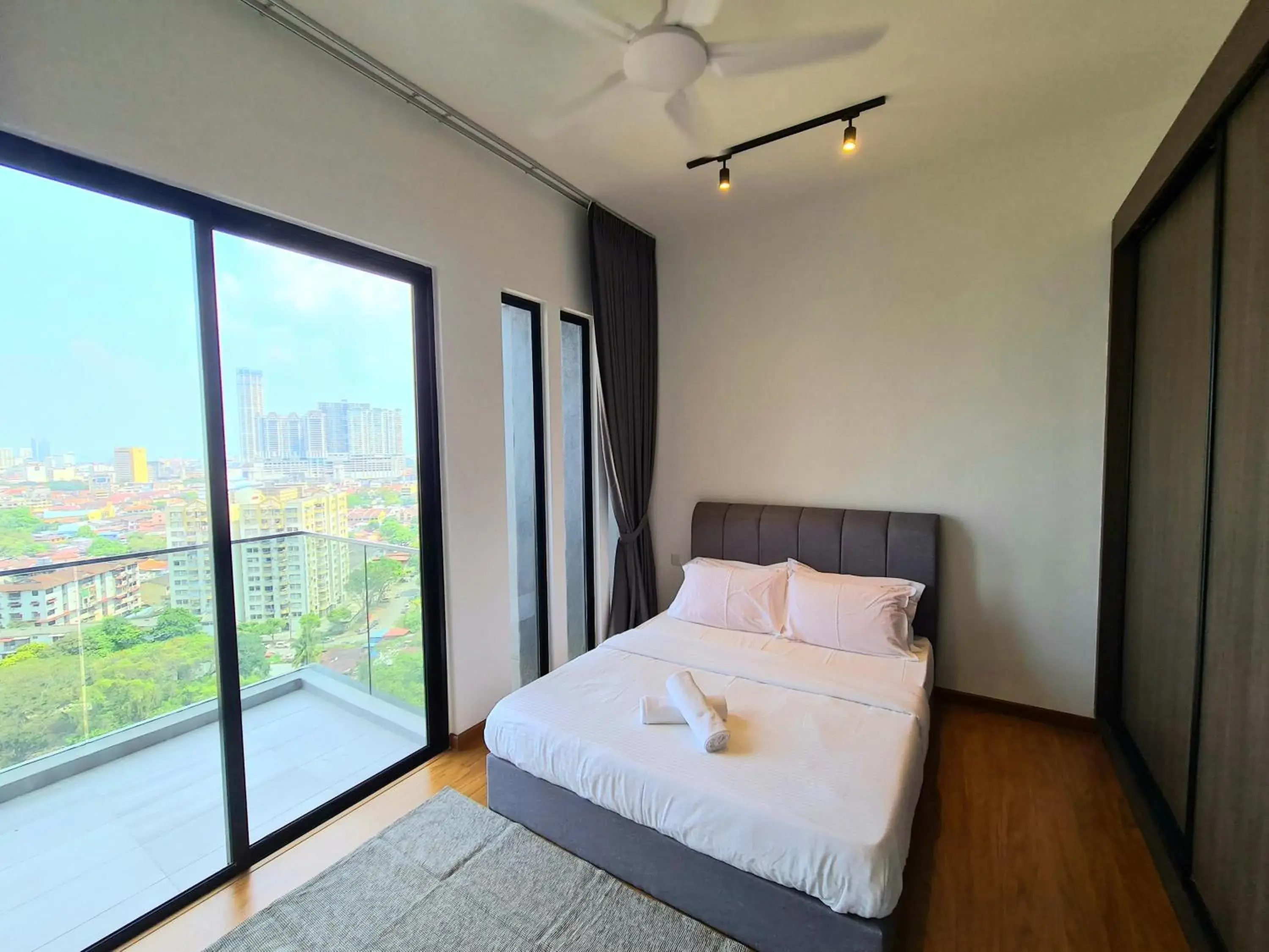 Bed in Beacon Executive Suites Bed in Beacon Executive Suites