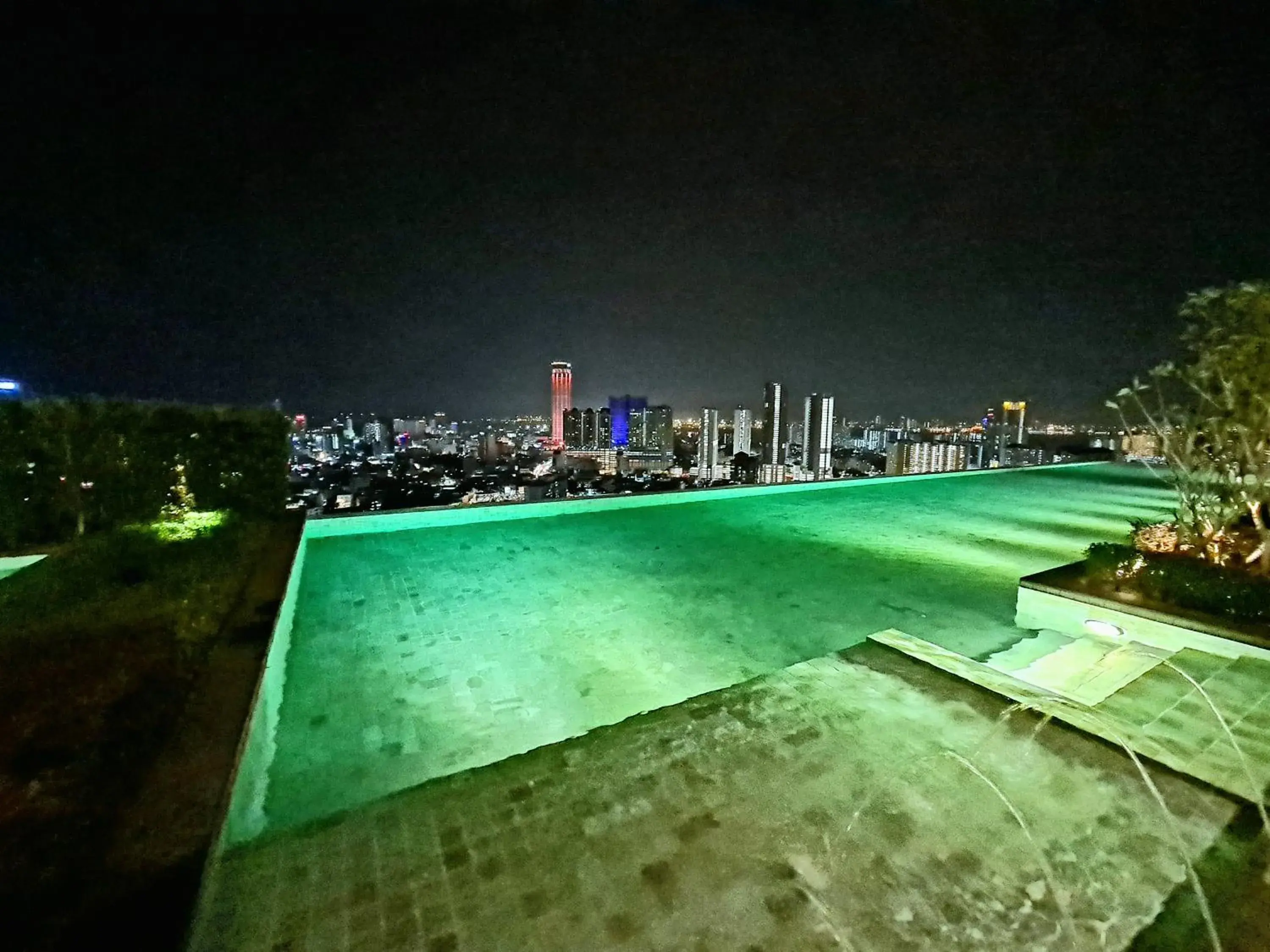 Swimming pool in Beacon Executive Suites Swimming pool in Beacon Executive Suites