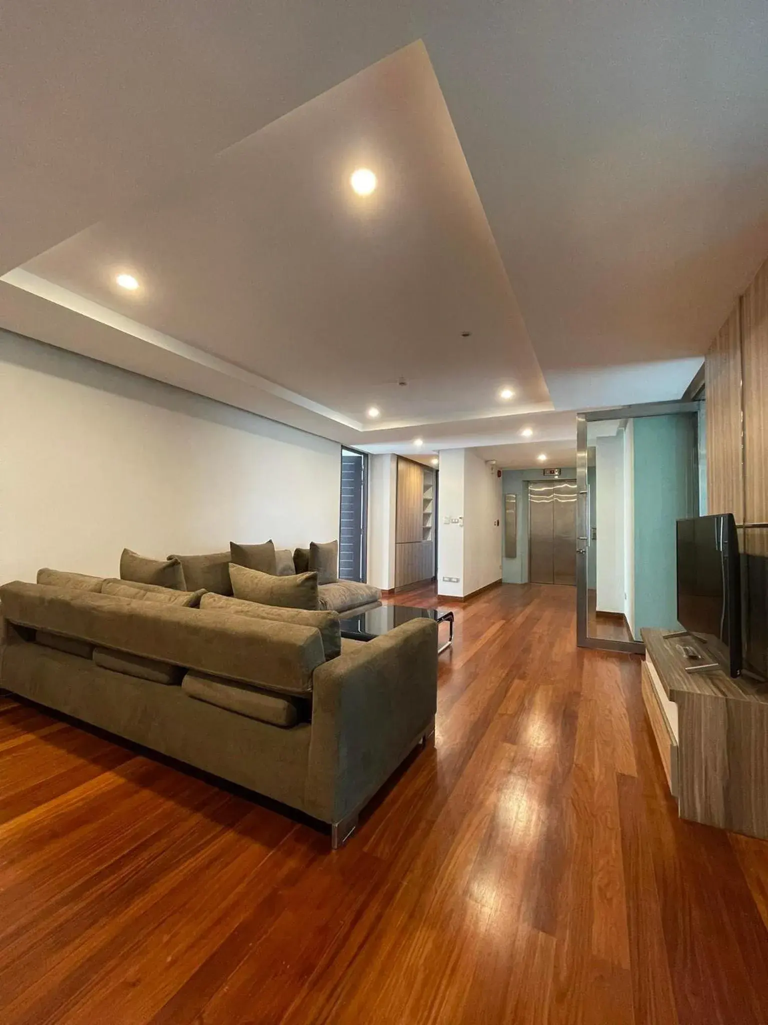 Three-Bedroom Apartment in ViVi Avenue Thonglor Three-Bedroom Apartment in ViVi Avenue Thonglor