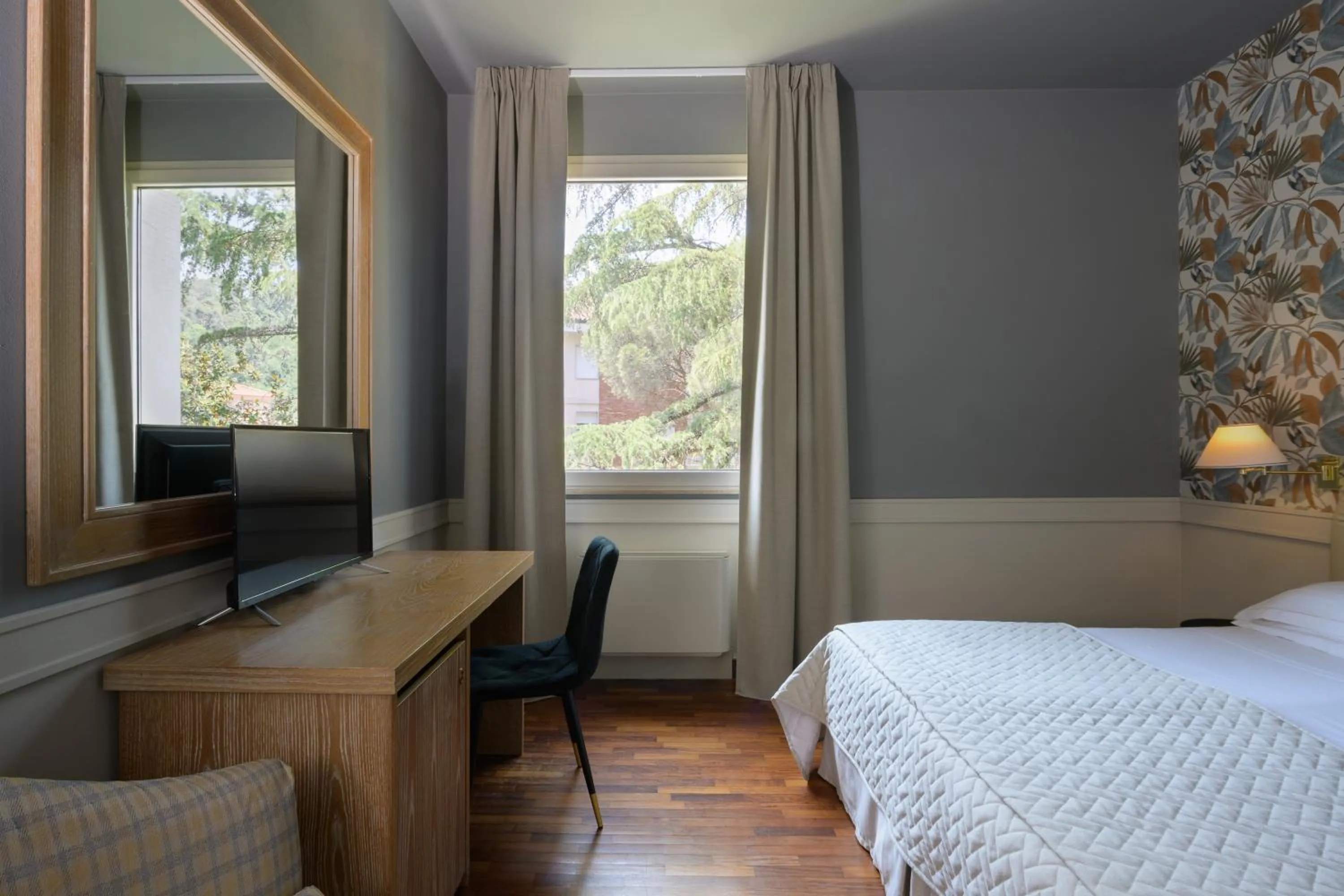 Bedroom, Bed in Grand Hotel Panoramic