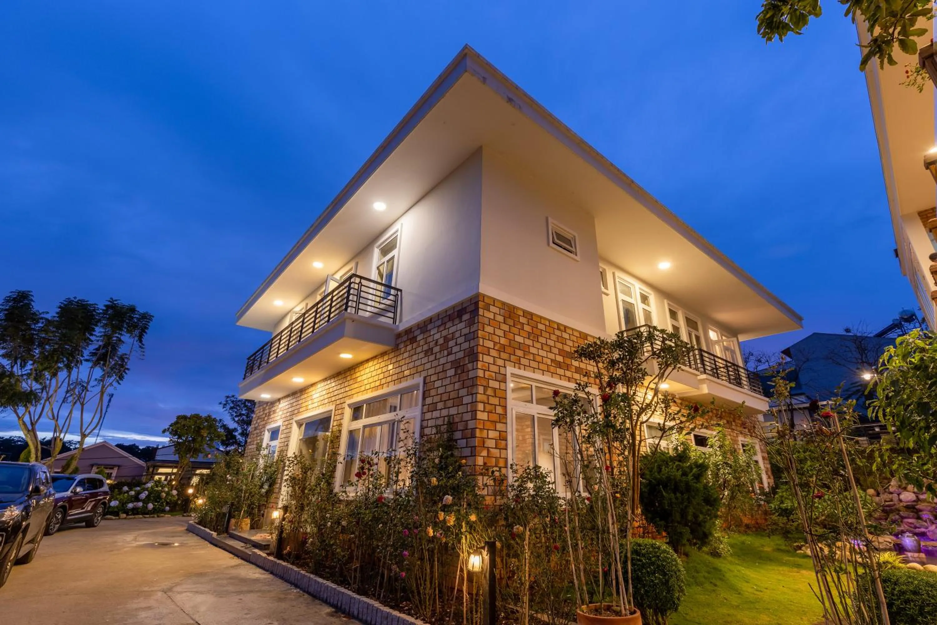 Property building in Relax Hotel by Ixorat