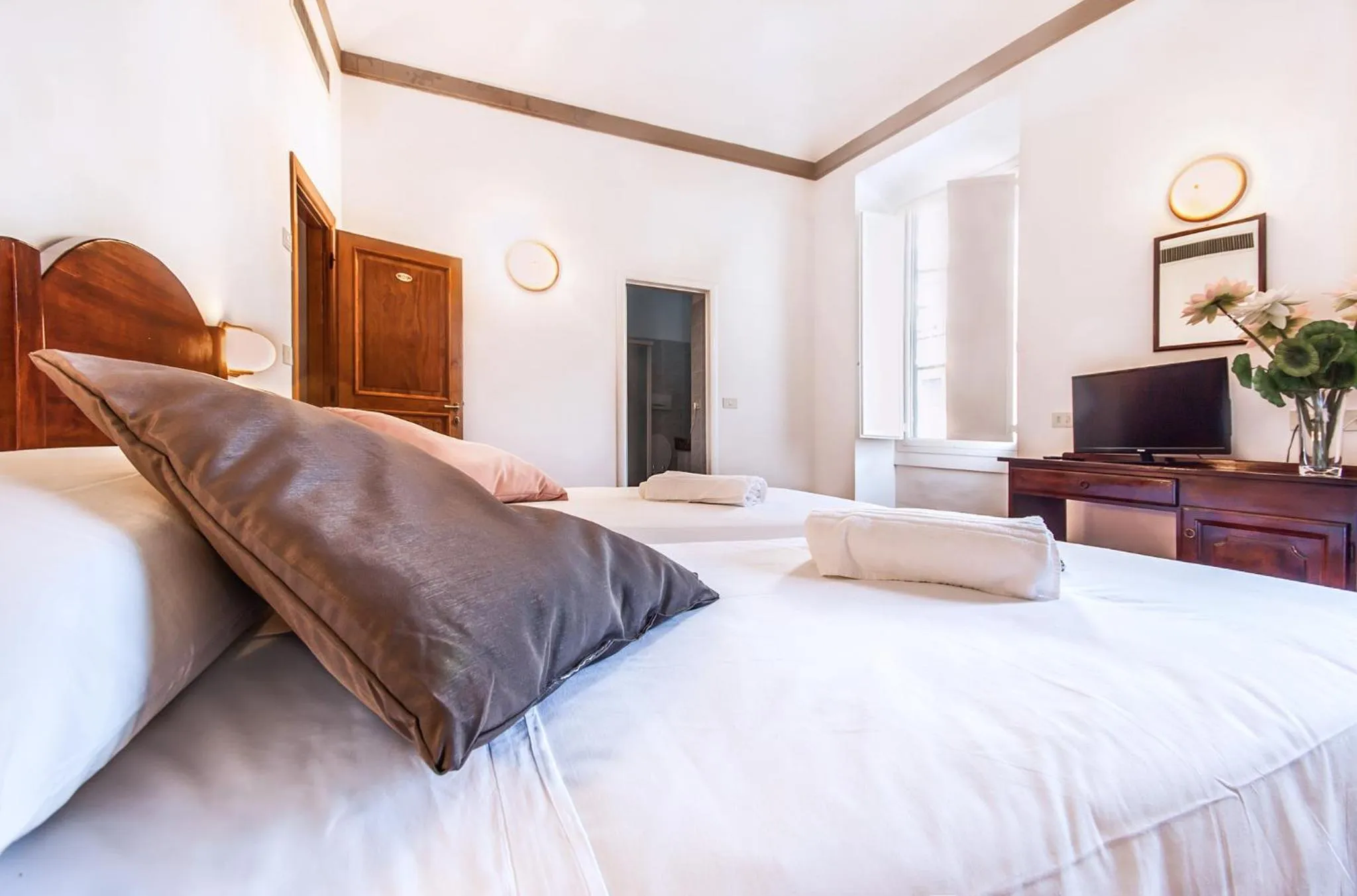 TV and multimedia, Bed in Hotel Costantini