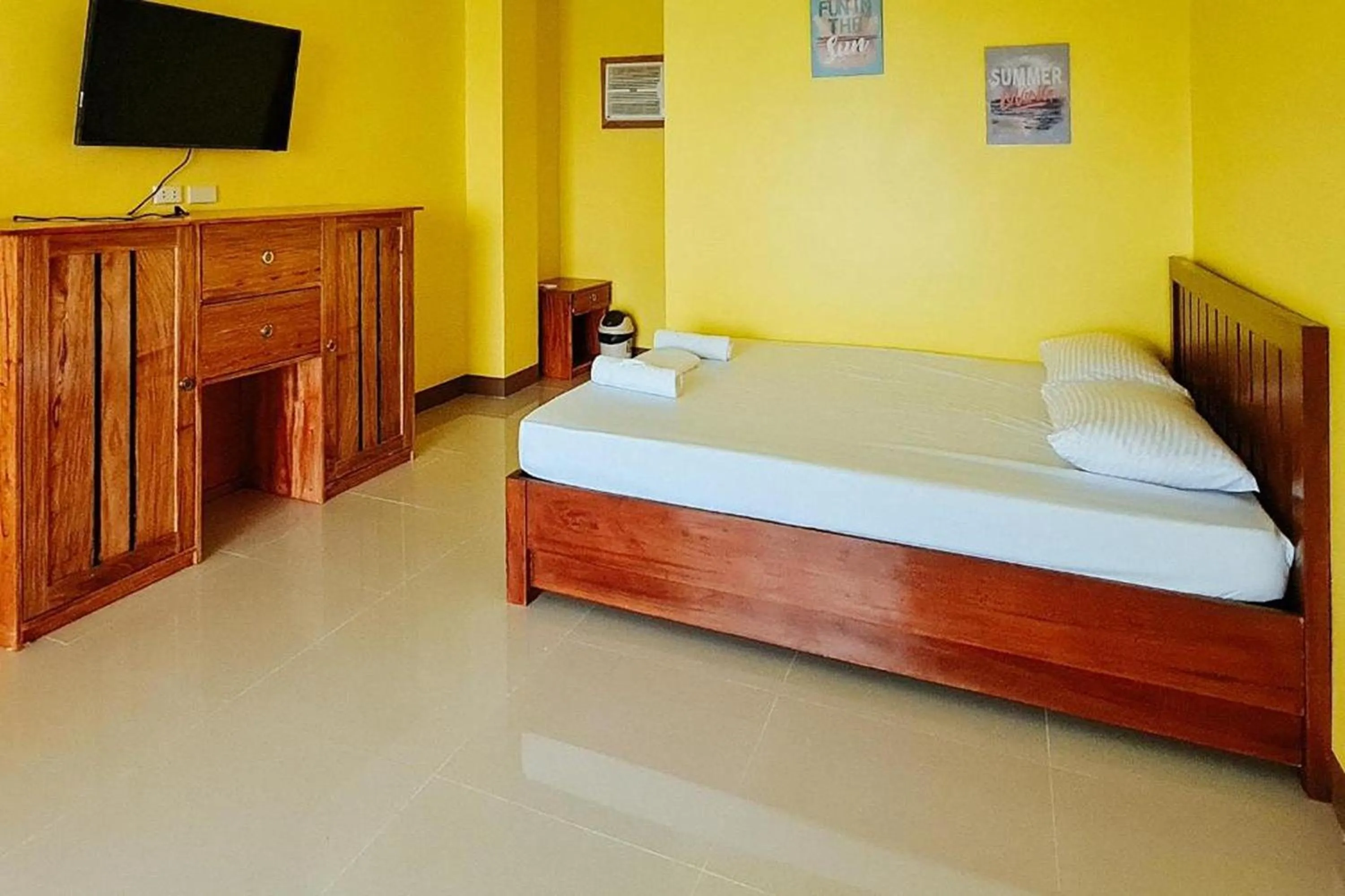 Photo of the whole room, Bed in Galucksea Beach Resort