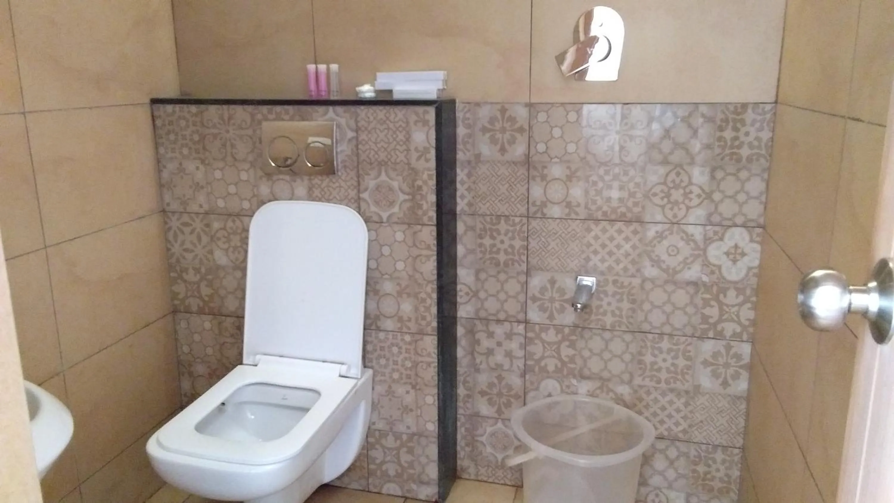 Bathroom in Mango Hill Central Ooty