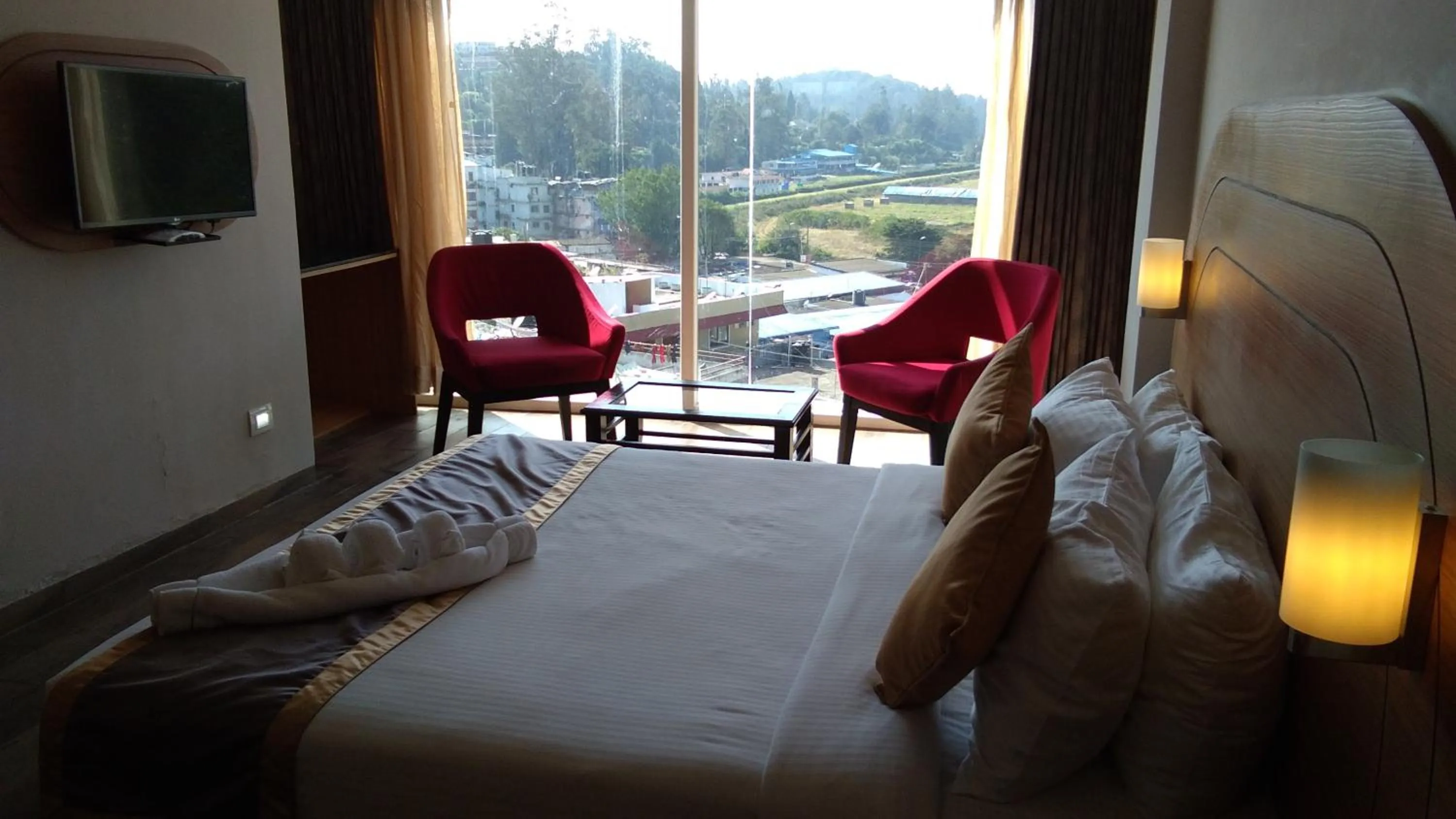 Photo of the whole room, Bed in Mango Hill Central Ooty