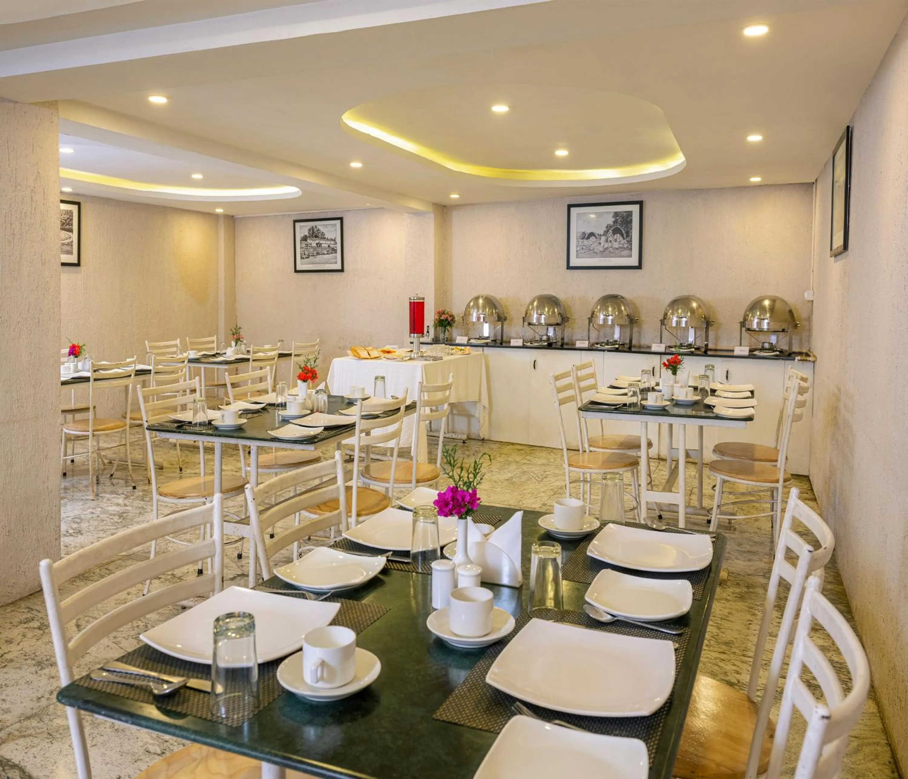 Restaurant/places to eat in Mango Hill Central Ooty