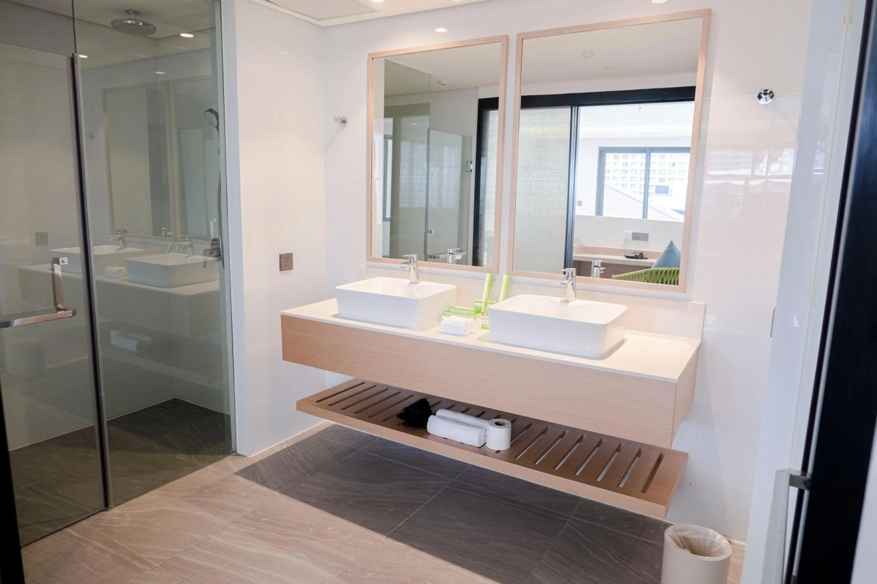 Bathroom in Lime Resort Manila