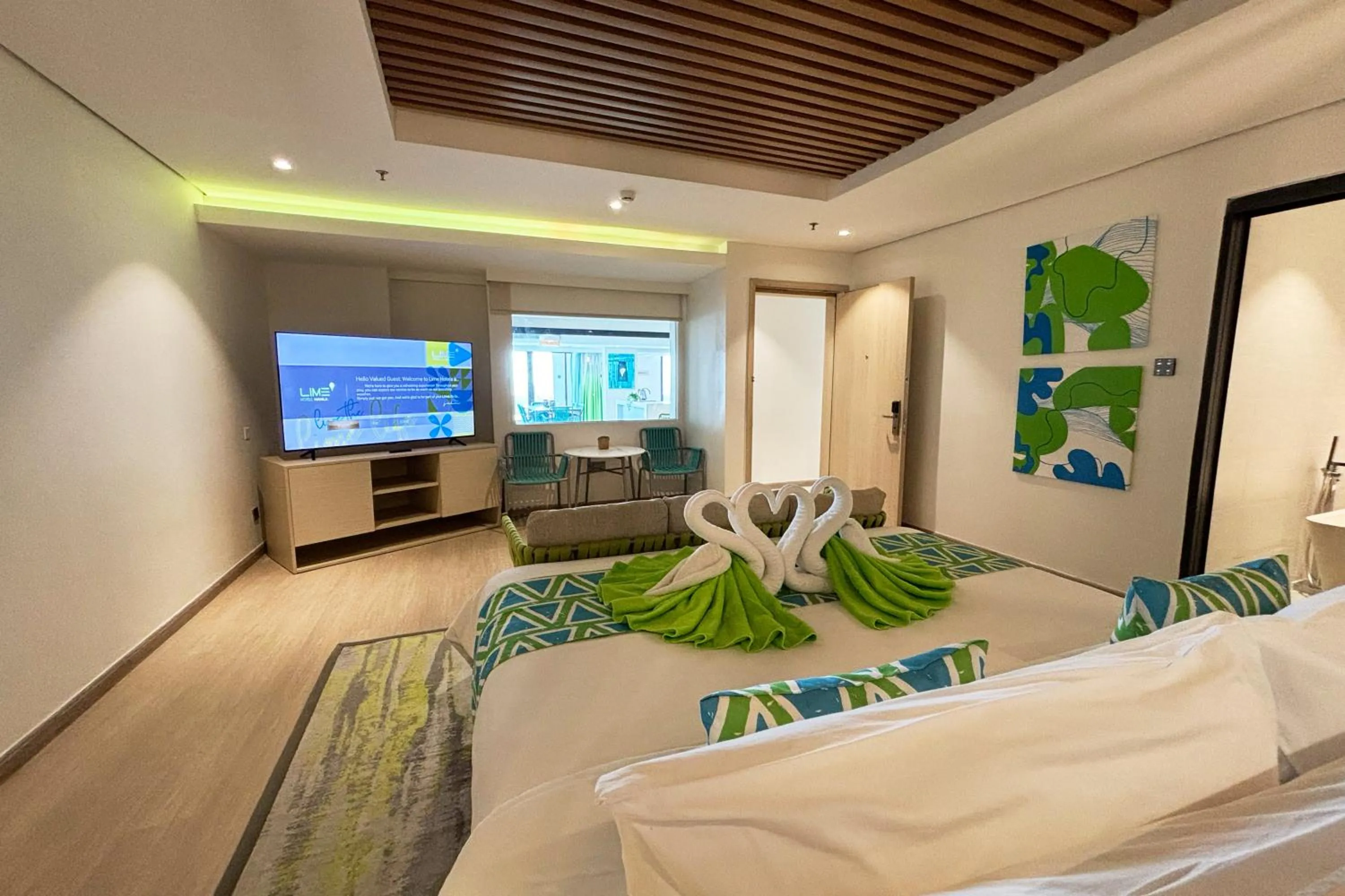 Bed in Lime Resort Manila