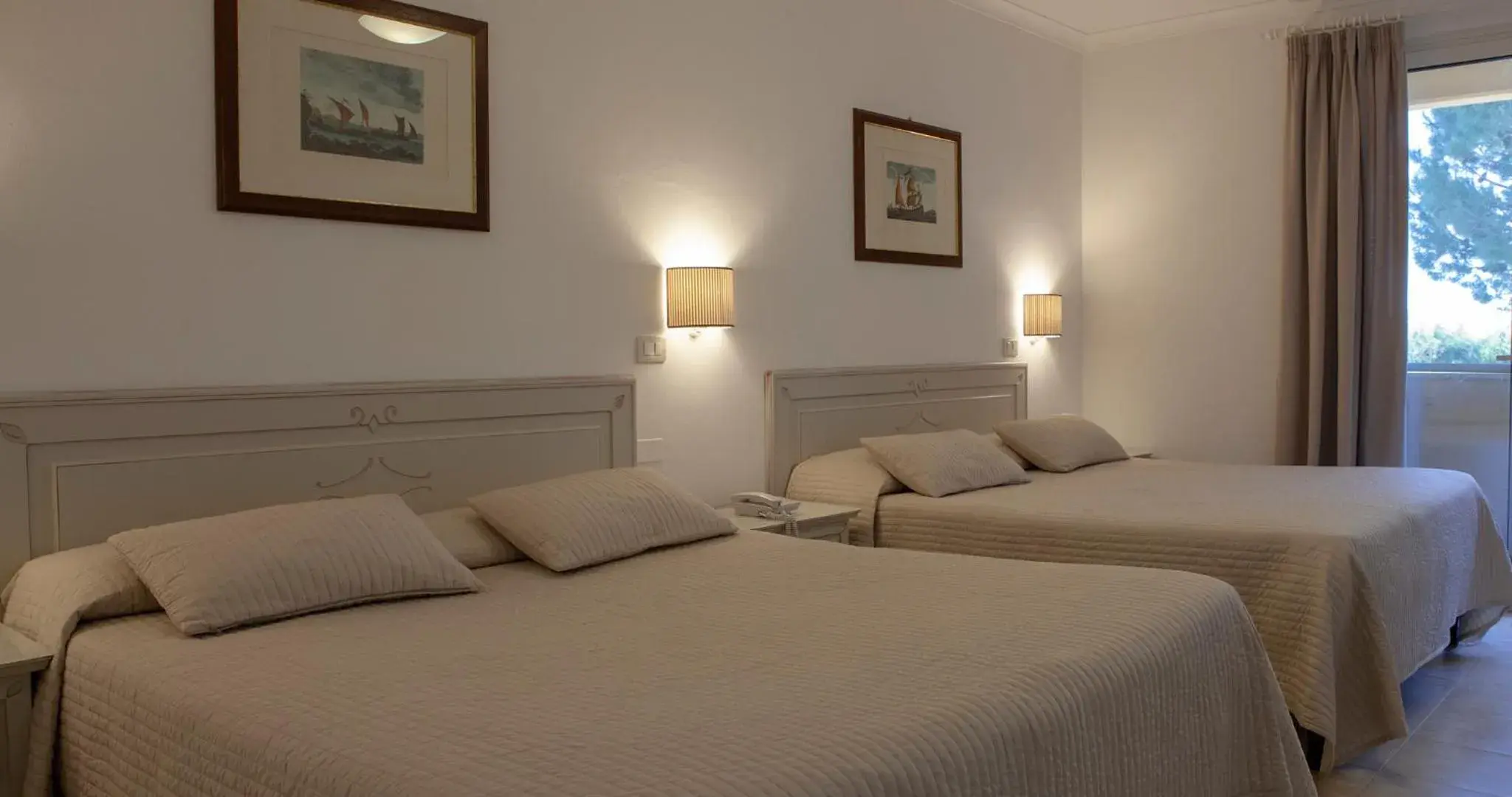 Quadruple Room in Parkhotel Montigeto Quadruple Room in Parkhotel Montigeto