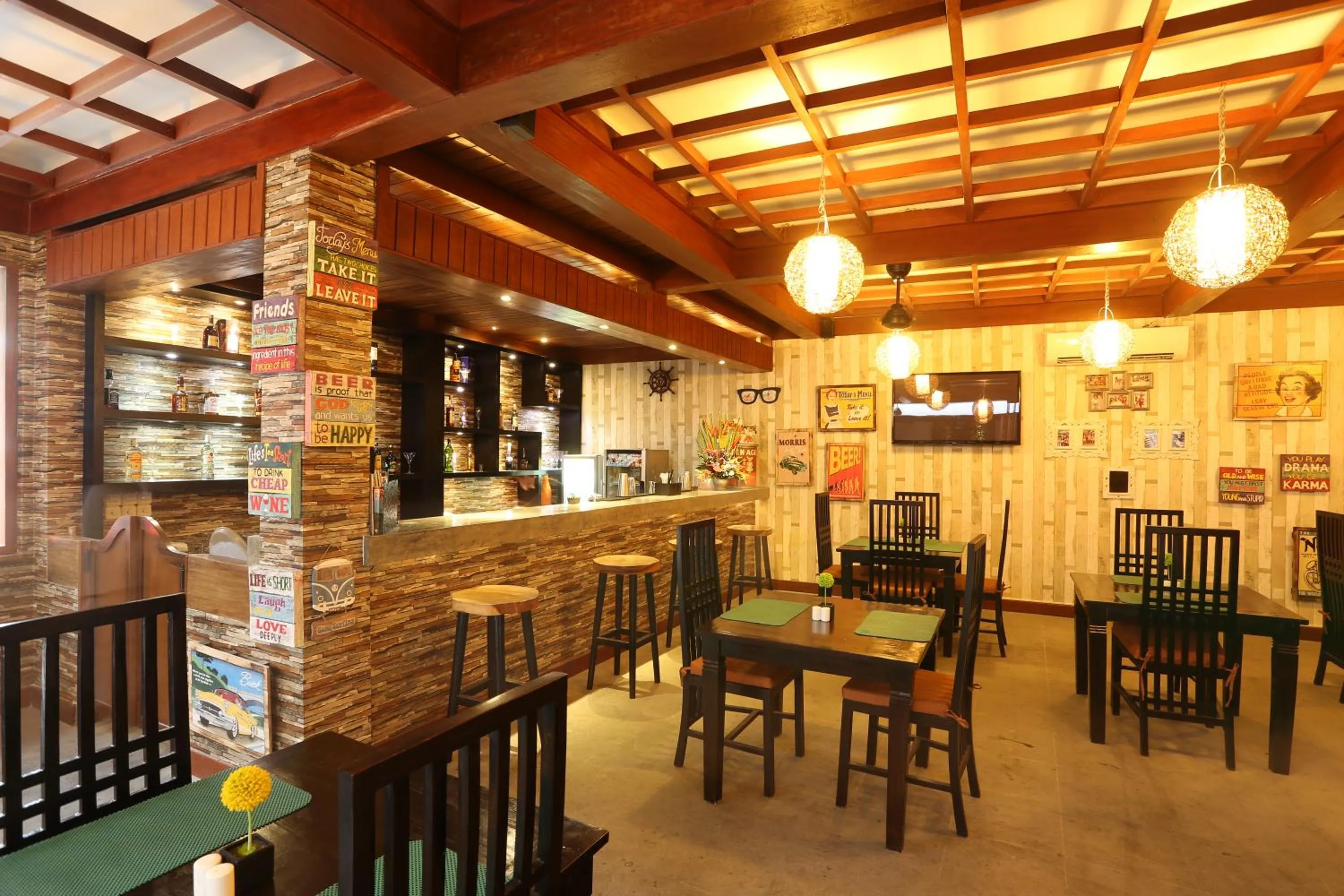 Restaurant/places to eat in Jas Green Villas and Spa