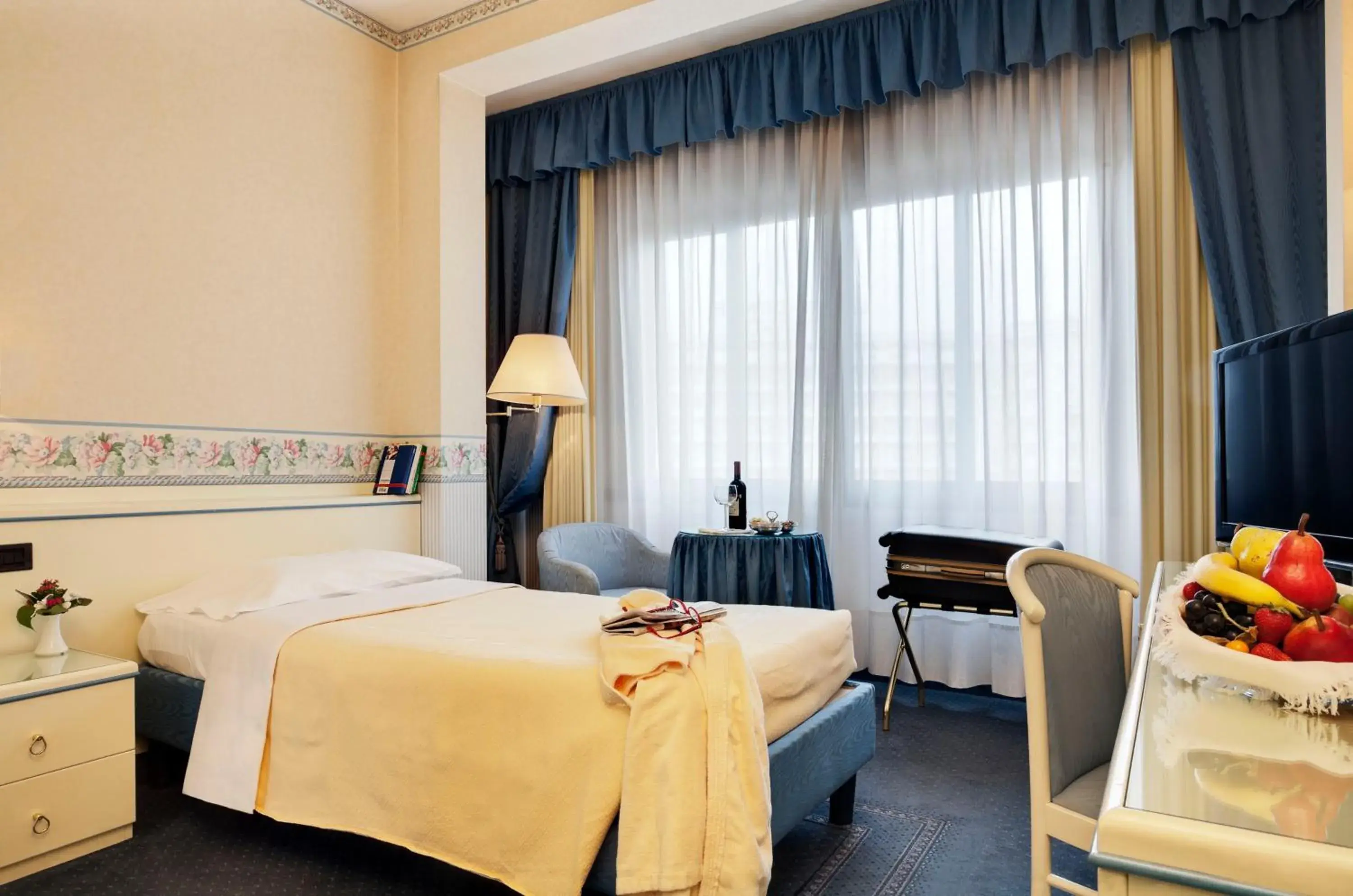 Photo of the whole room, Bed in Hotel Bristol Buja Photo of the whole room, Bed in Hotel Bristol Buja