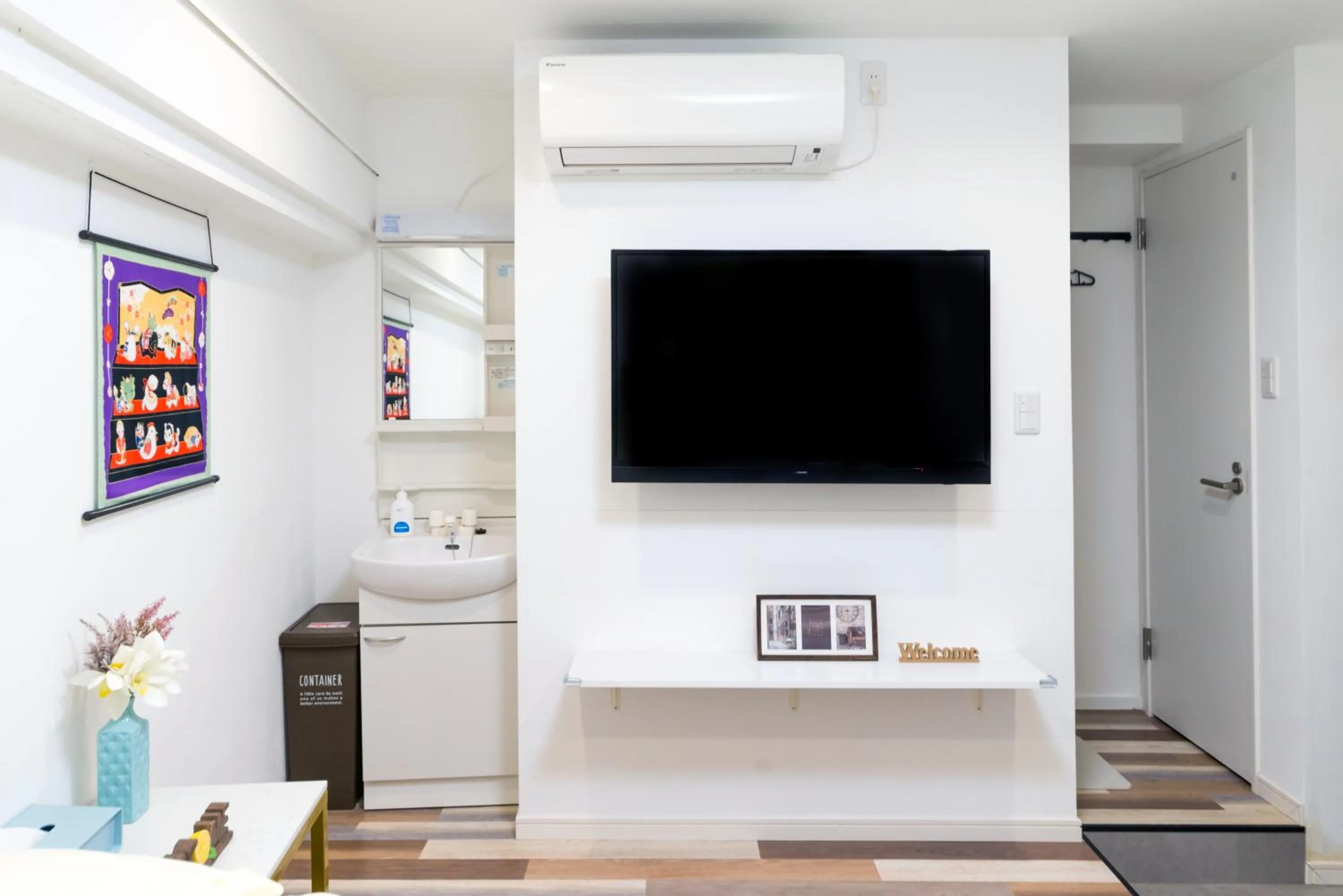 TV and multimedia in High Five Guest House