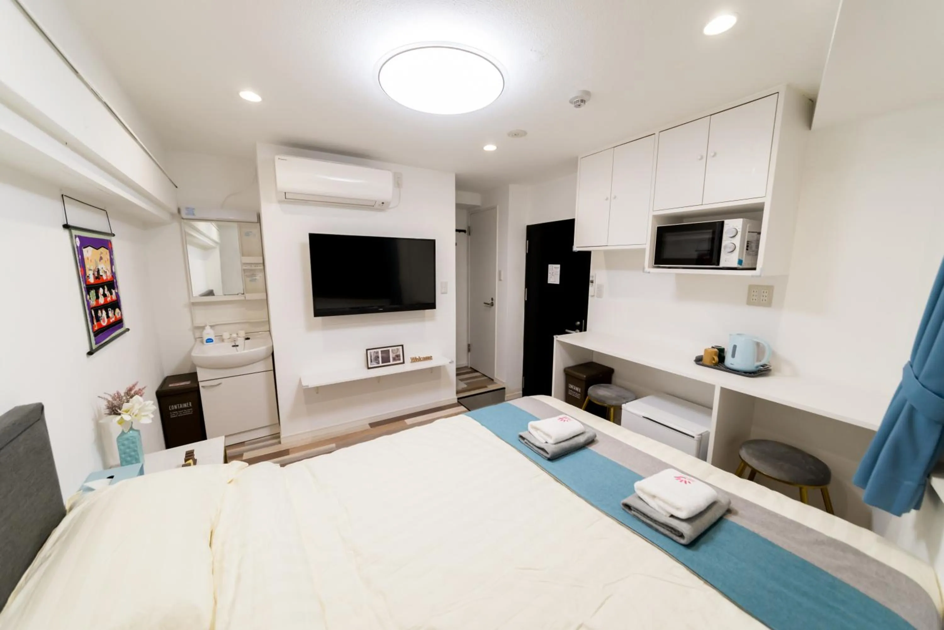 TV and multimedia, Bed in High Five Guest House