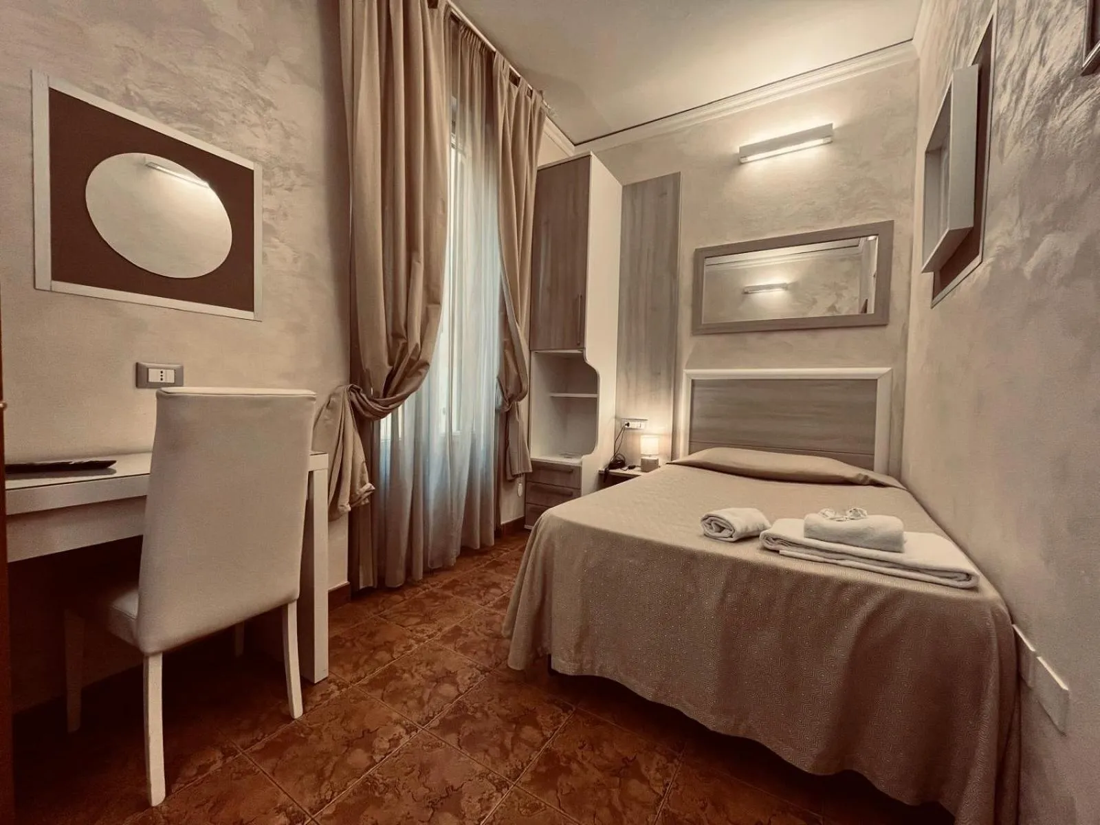 Bedroom, Bed in Hotel Alinari