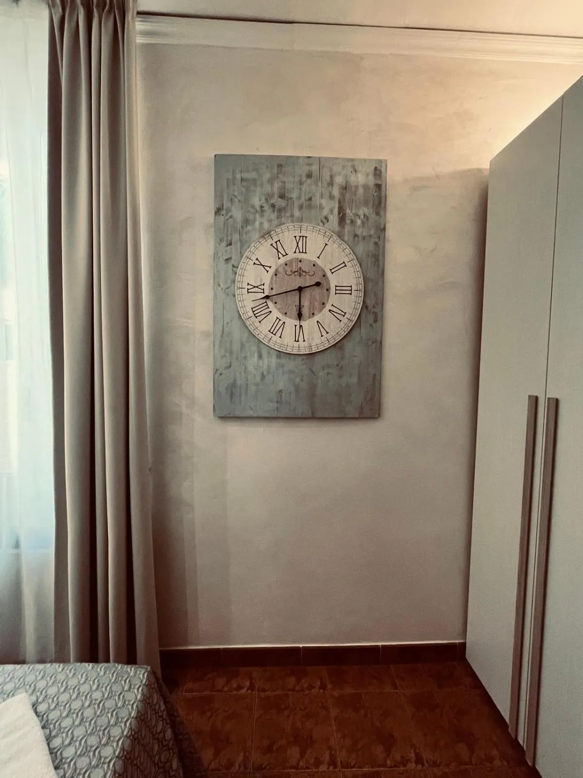 Property building, Bed in Hotel Alinari