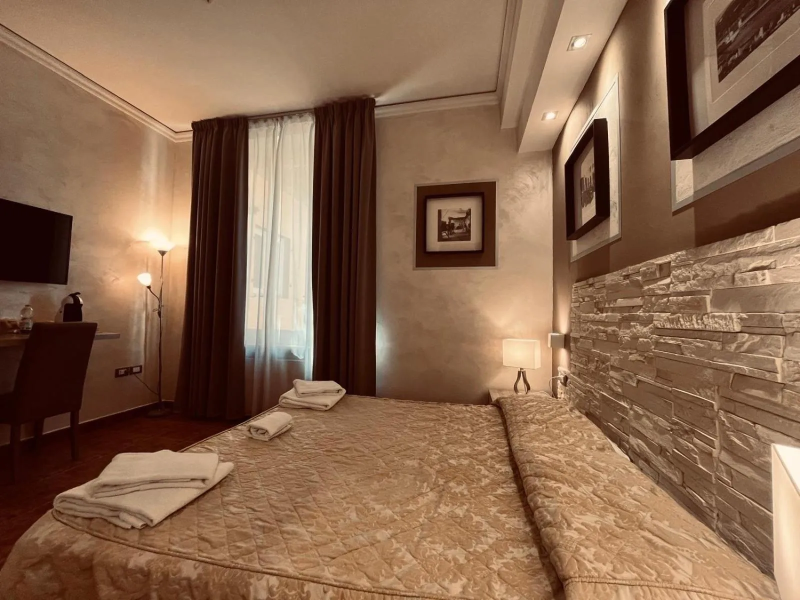 Bed in Hotel Alinari