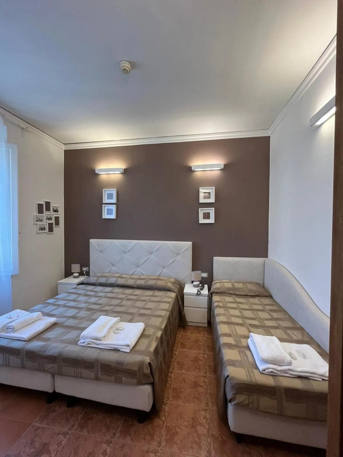 View (from property/room), Bed in Hotel Alinari