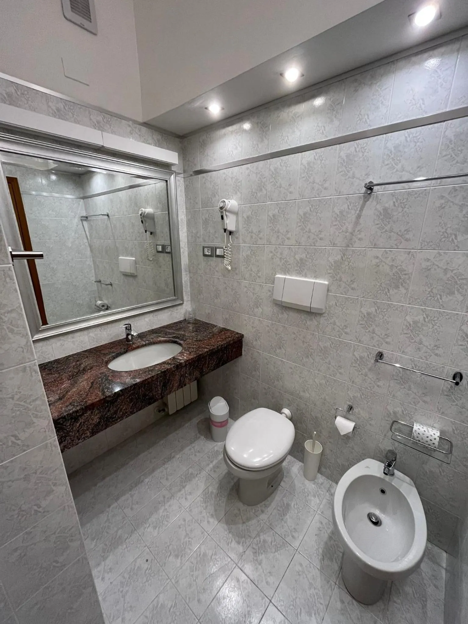 Shower in Hotel Alinari