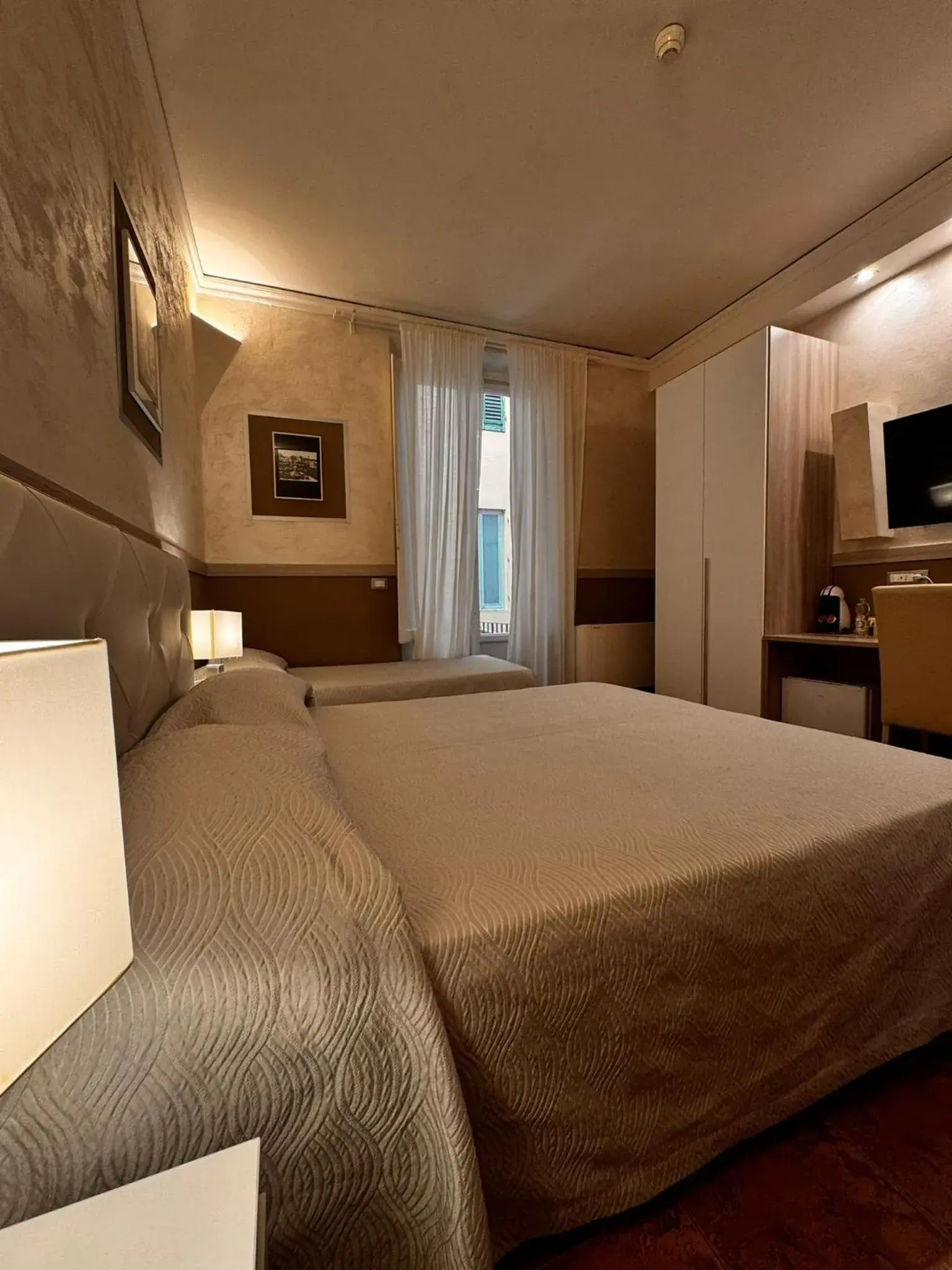 Bed in Hotel Alinari Bed in Hotel Alinari