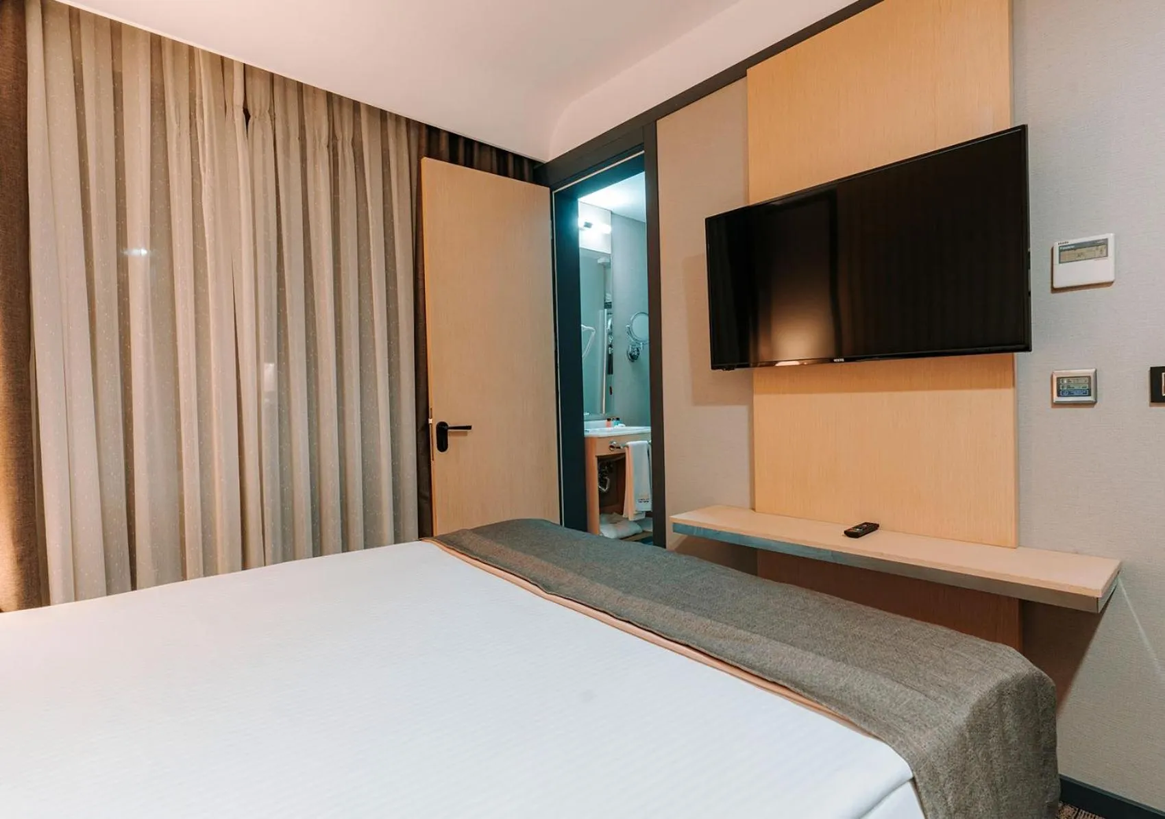 TV and multimedia, Bed in Invite Hotel Corner Trabzon