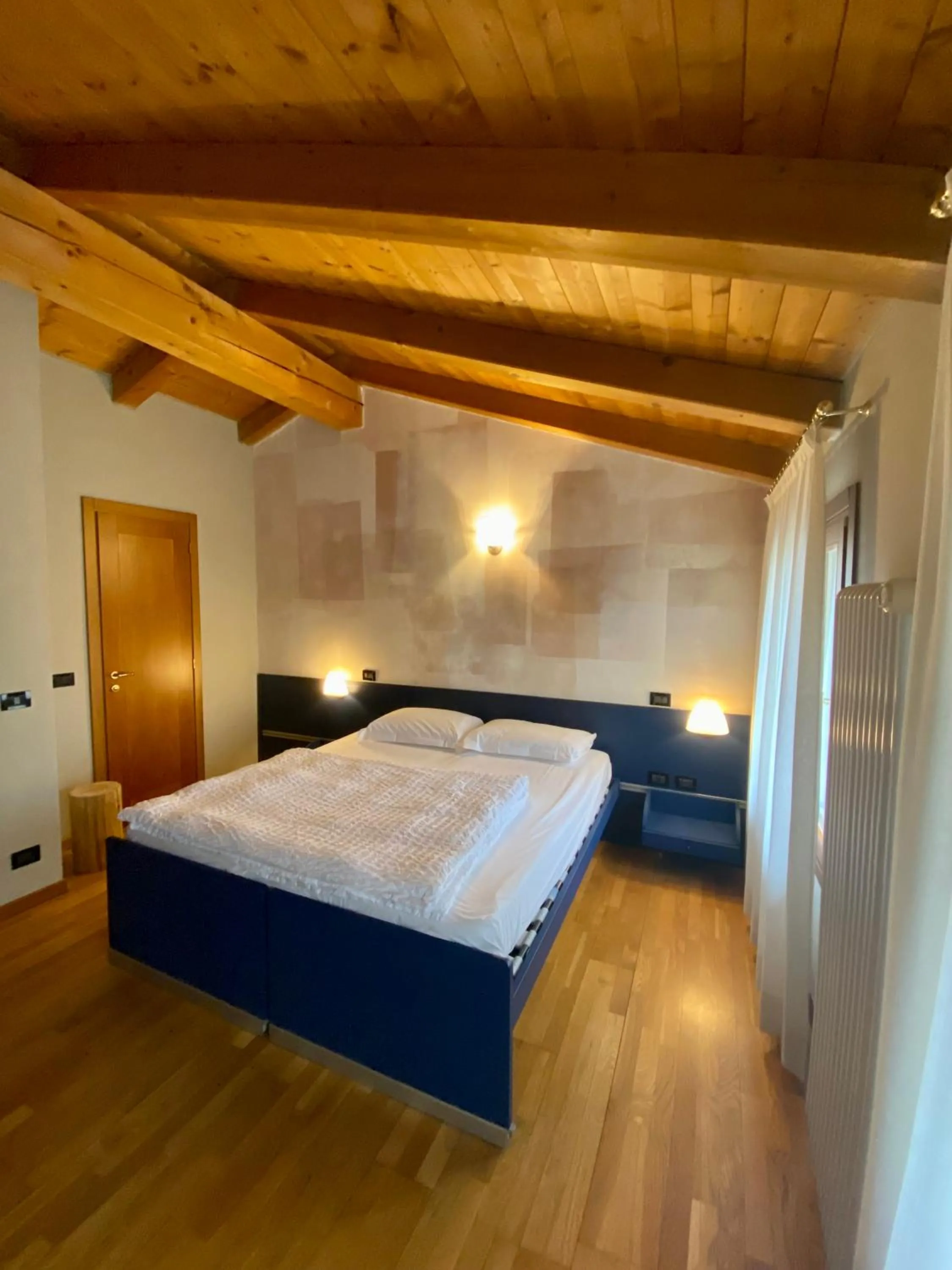 Photo of the whole room, Bed in Contra' Contarini