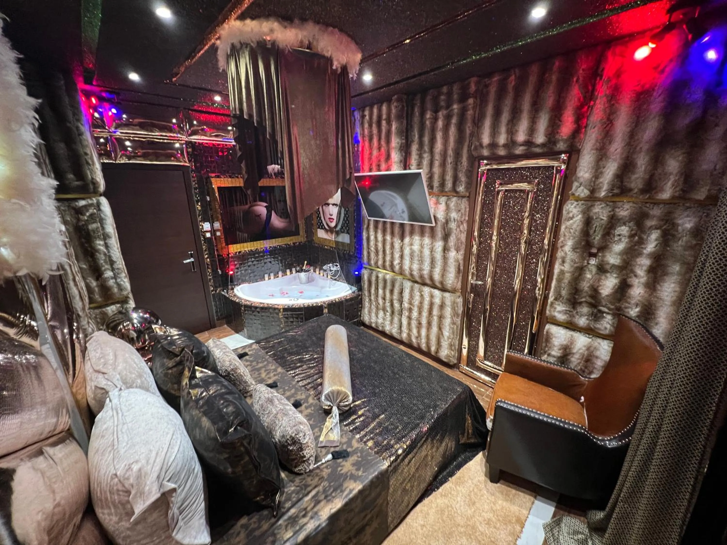 Hot Tub in Priamos Hotel Erato