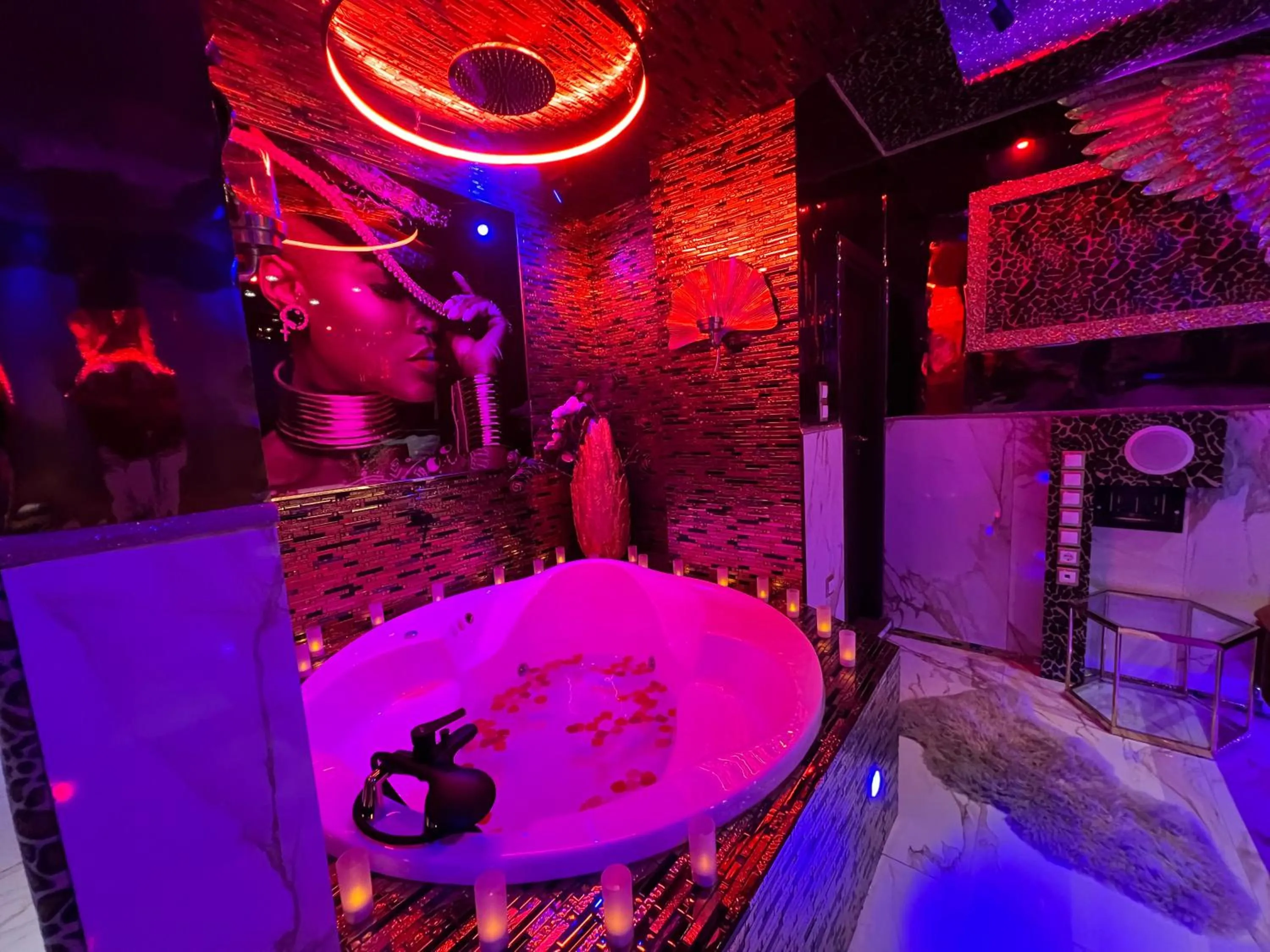 Hot Tub in Priamos Hotel Erato