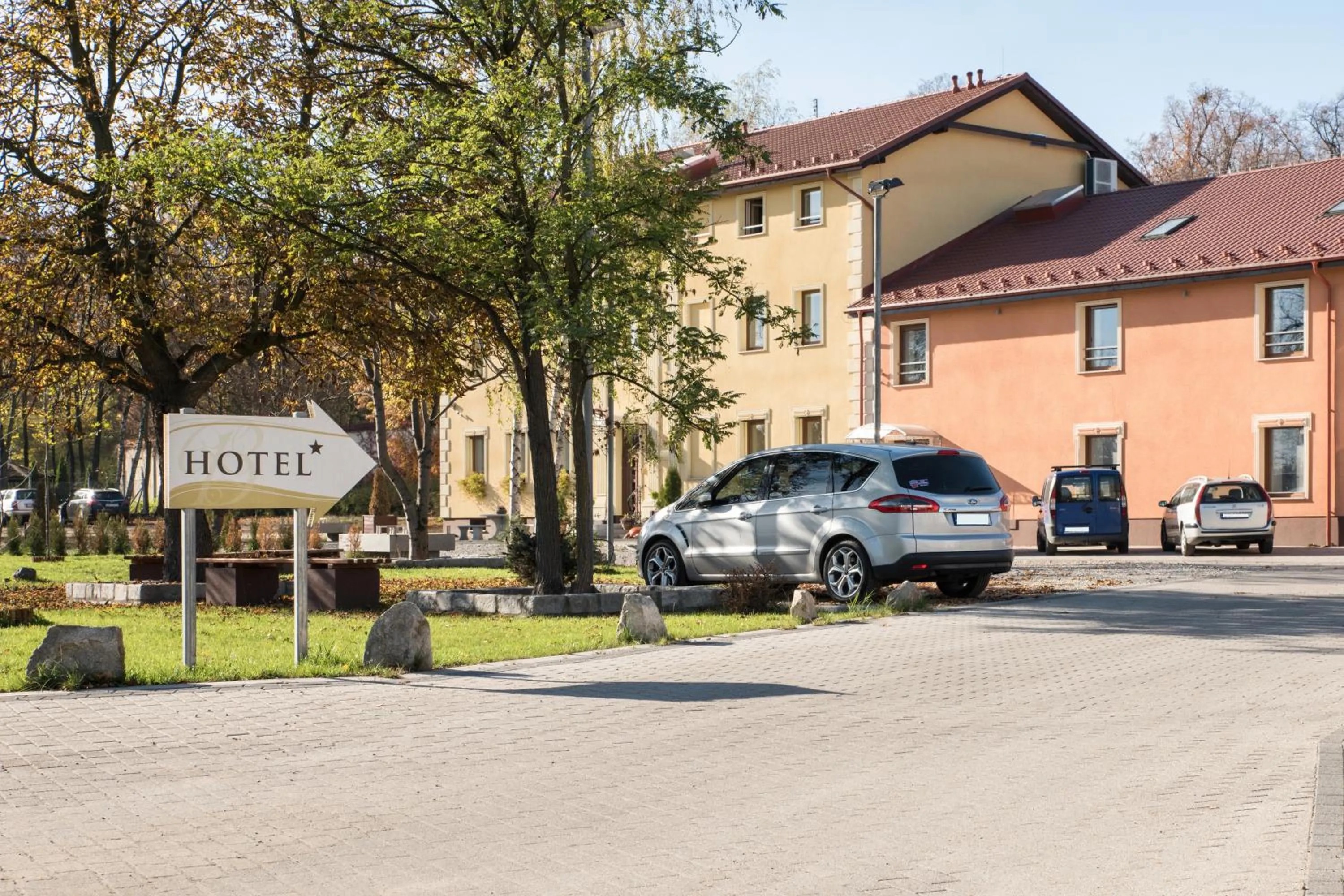 Property building in HOTEL I RESTAURACJA BROCHÓW