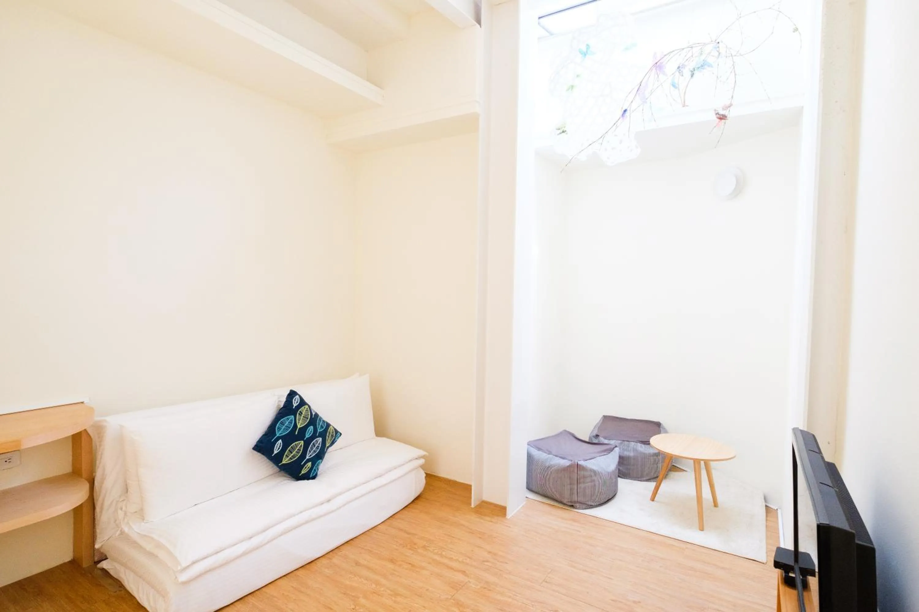 Seating area, Bed in SSS Life Hotel