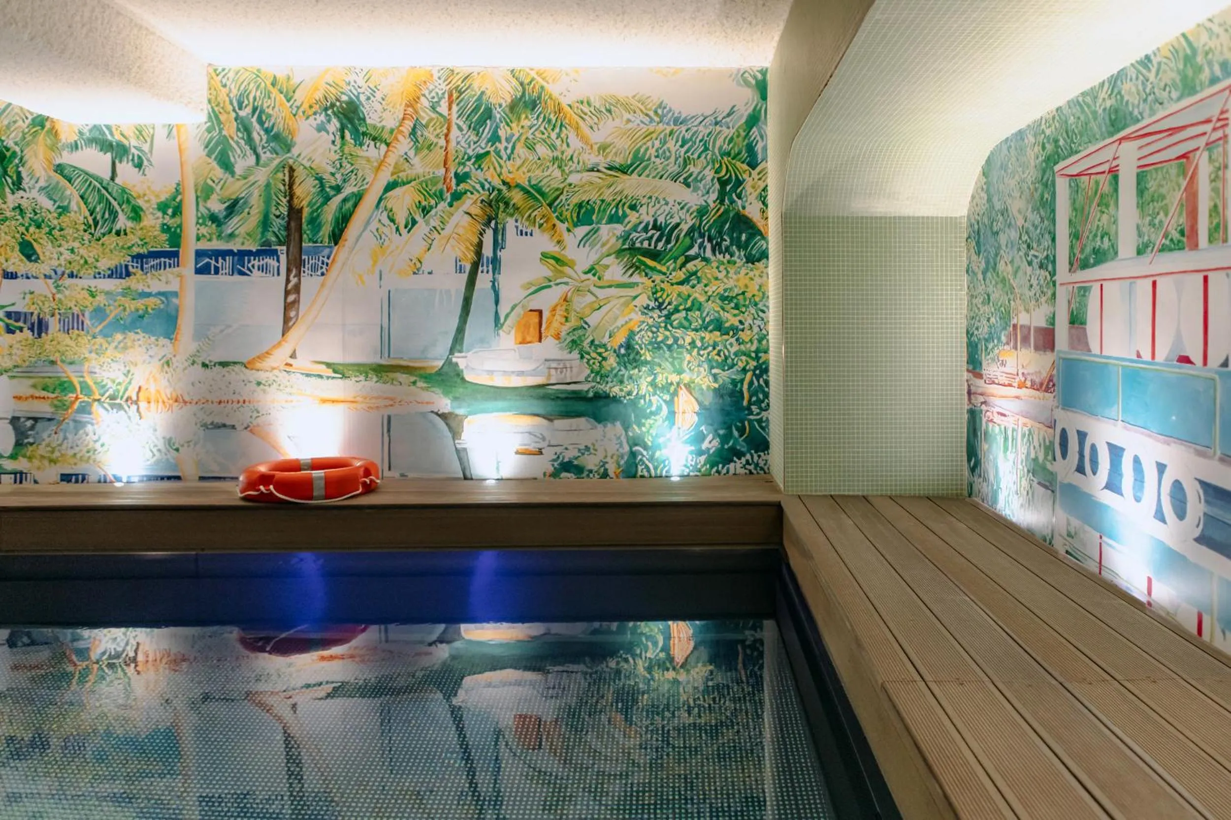 Swimming pool in Drawing House