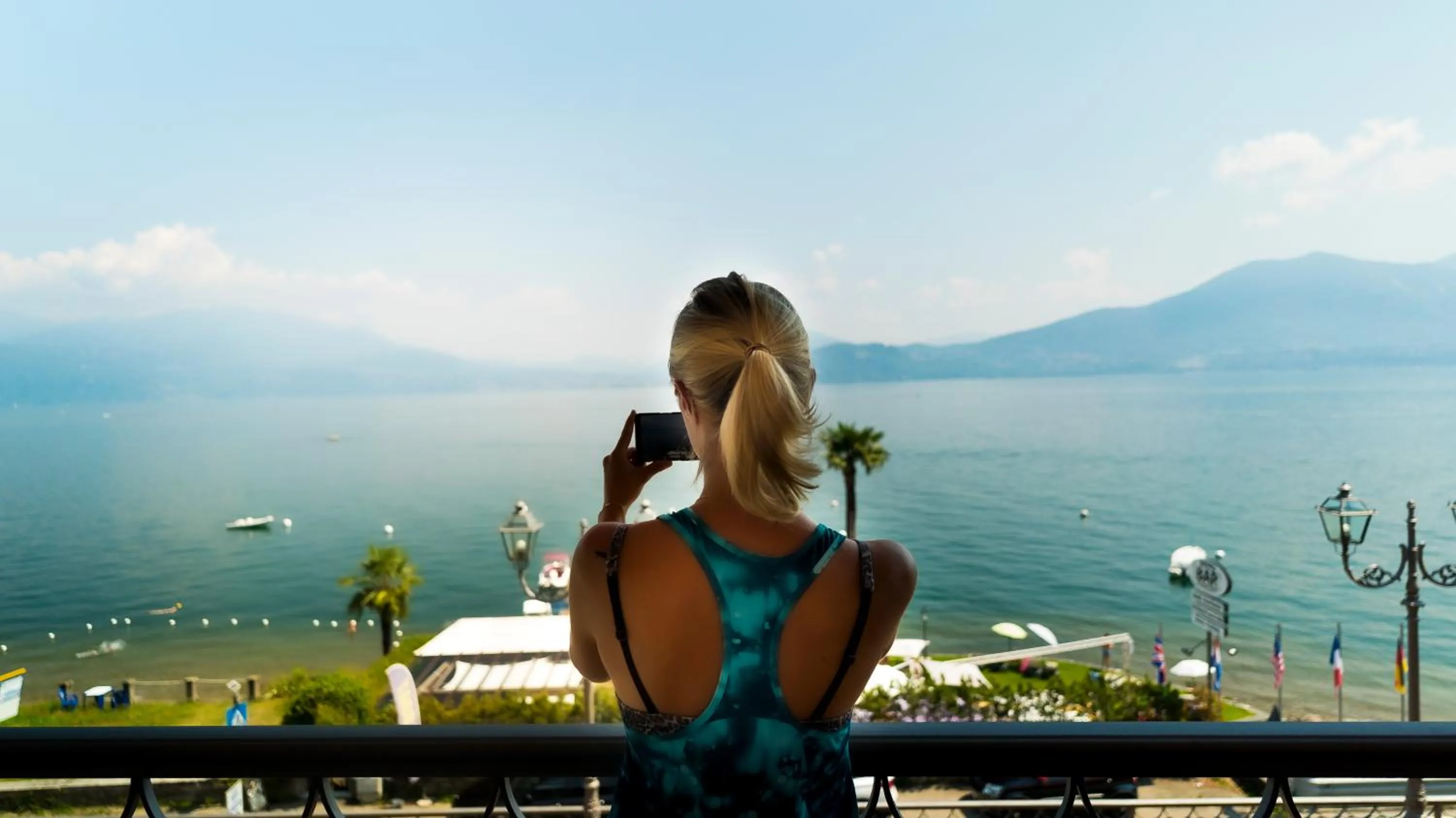 People in Residence Casa e Vela