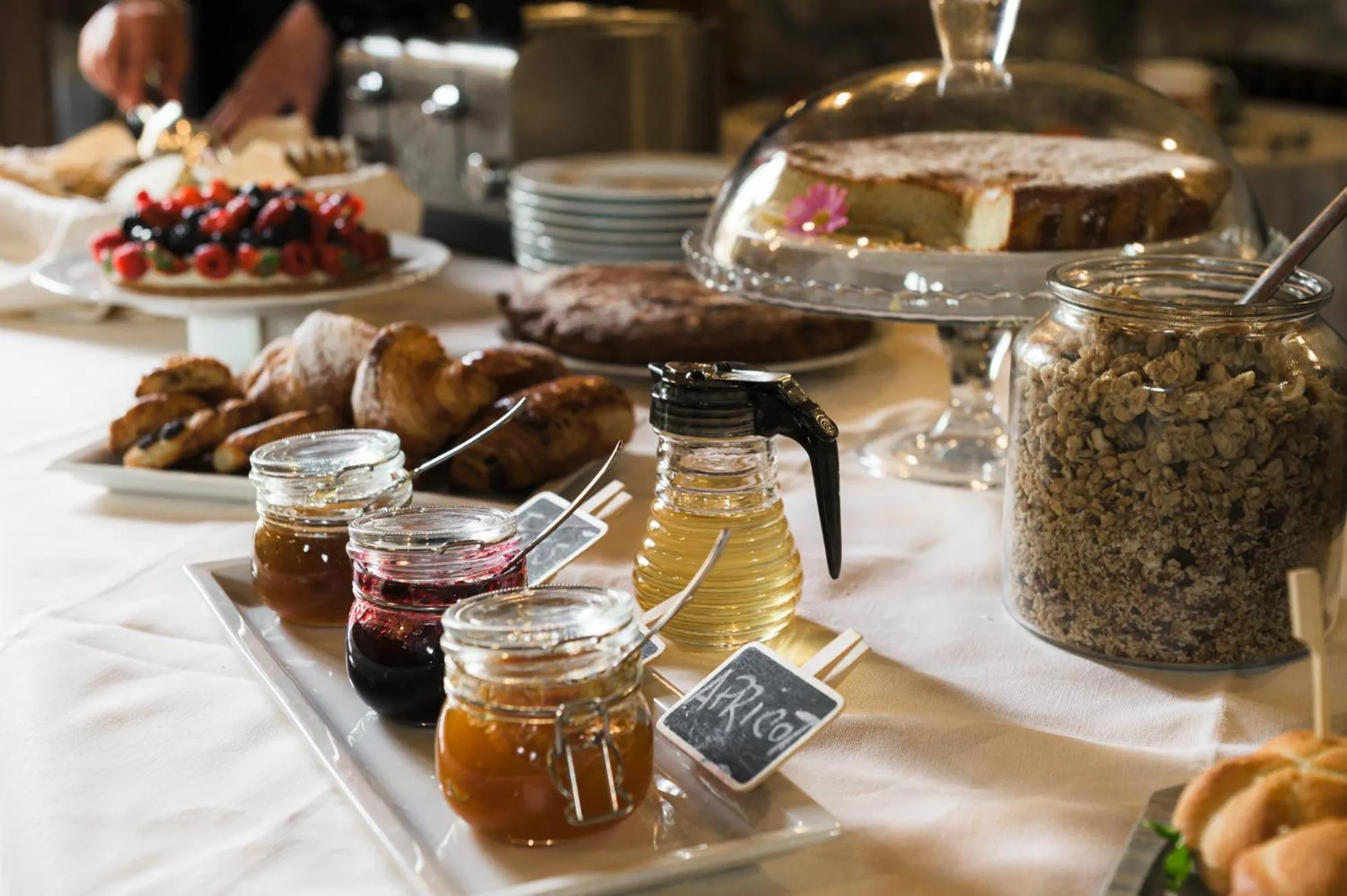 Continental breakfast in Relais Poggio Borgoni