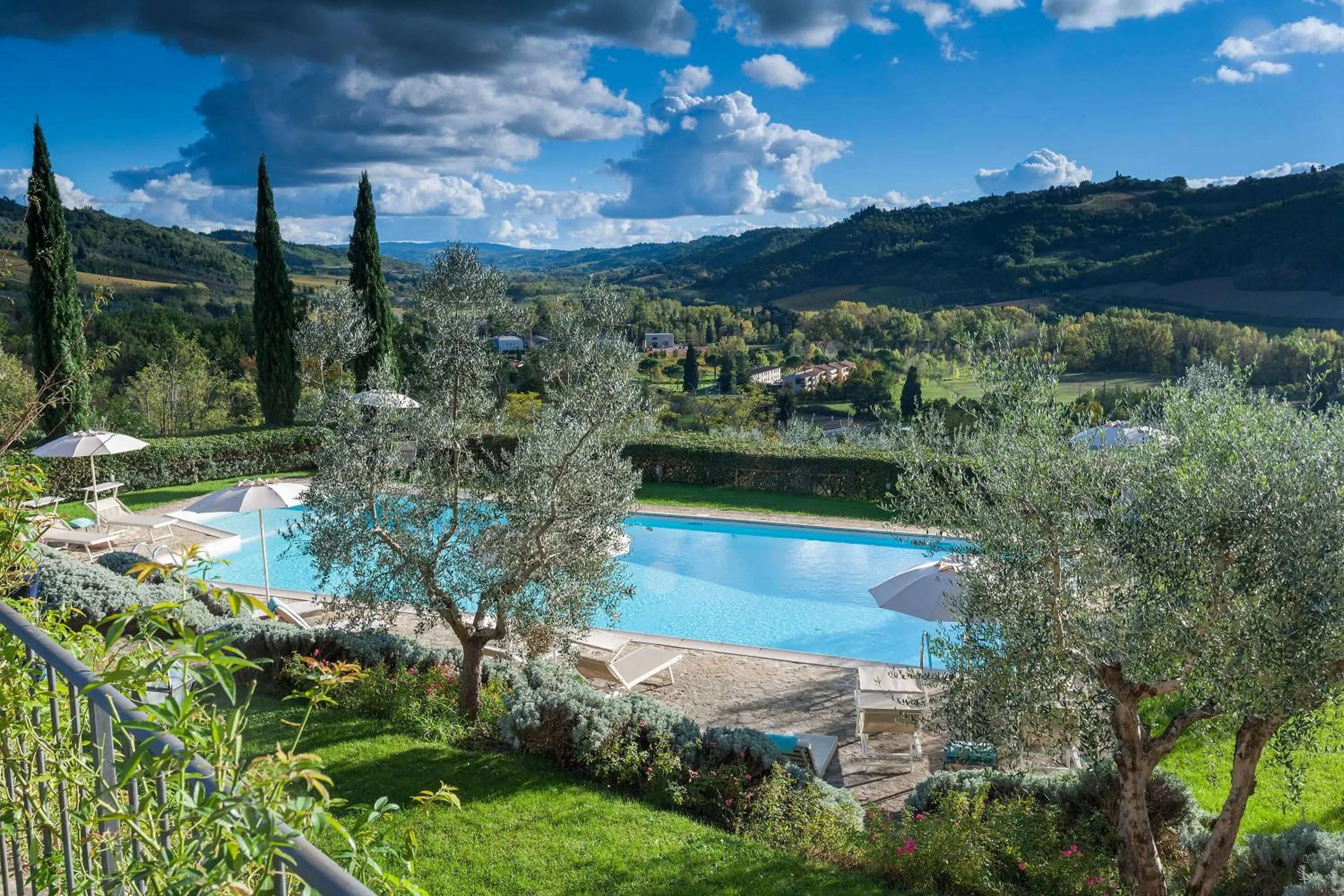 Pool view in Relais Poggio Borgoni